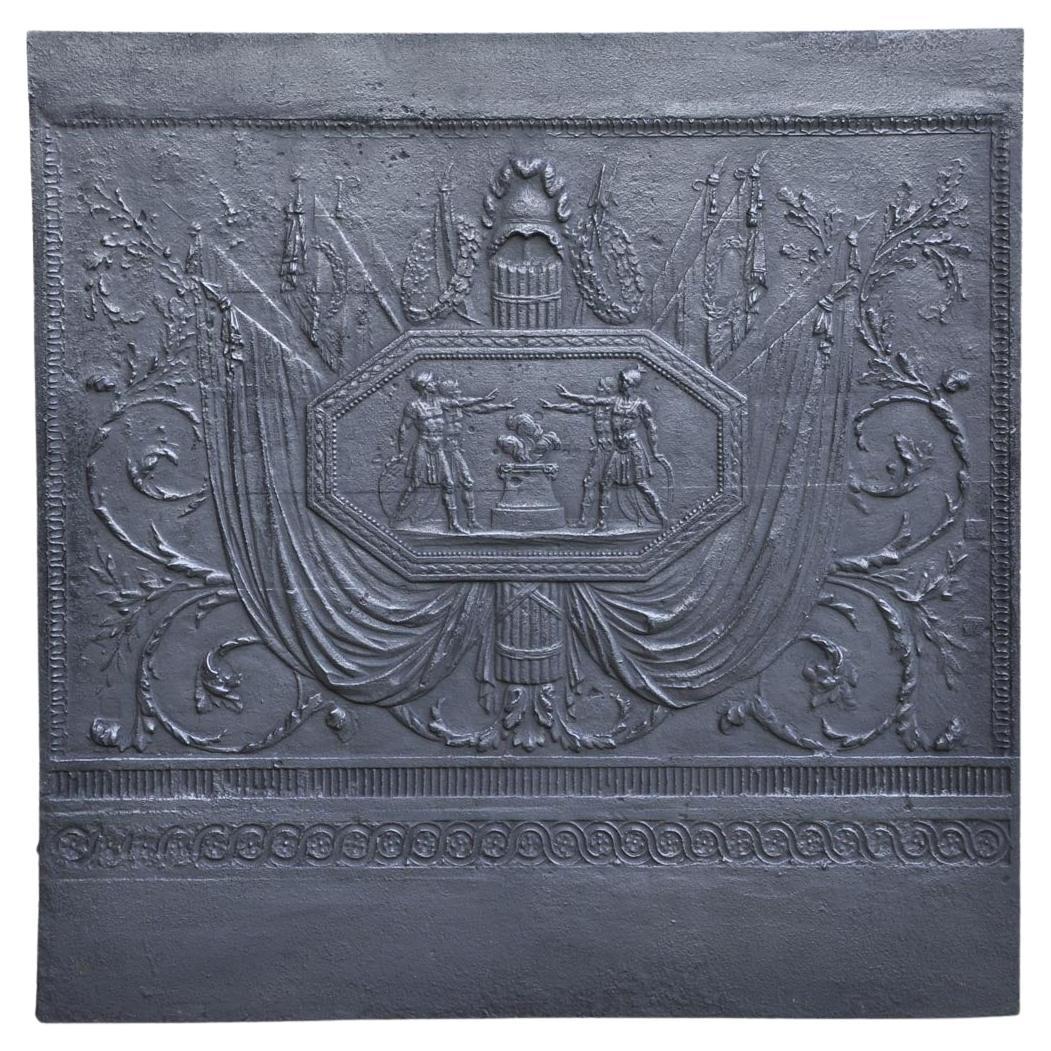 Grande plaque de cheminée ancienne en fonte inspirée de " The Oath of the Horatii " de David. en vente