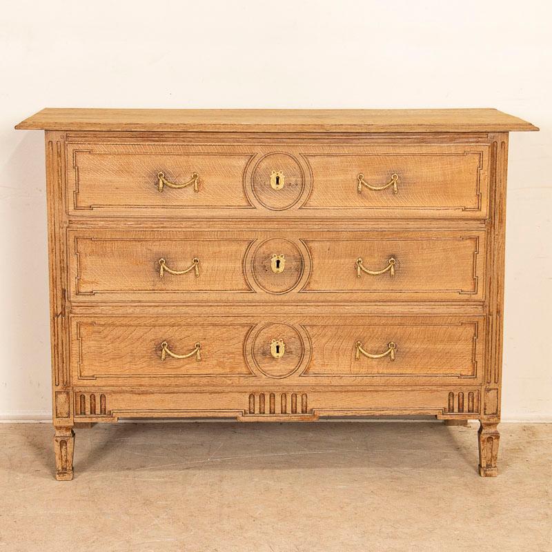 Antique Large Chest of Bleached Oak Drawers from France In Good Condition In Round Top, TX