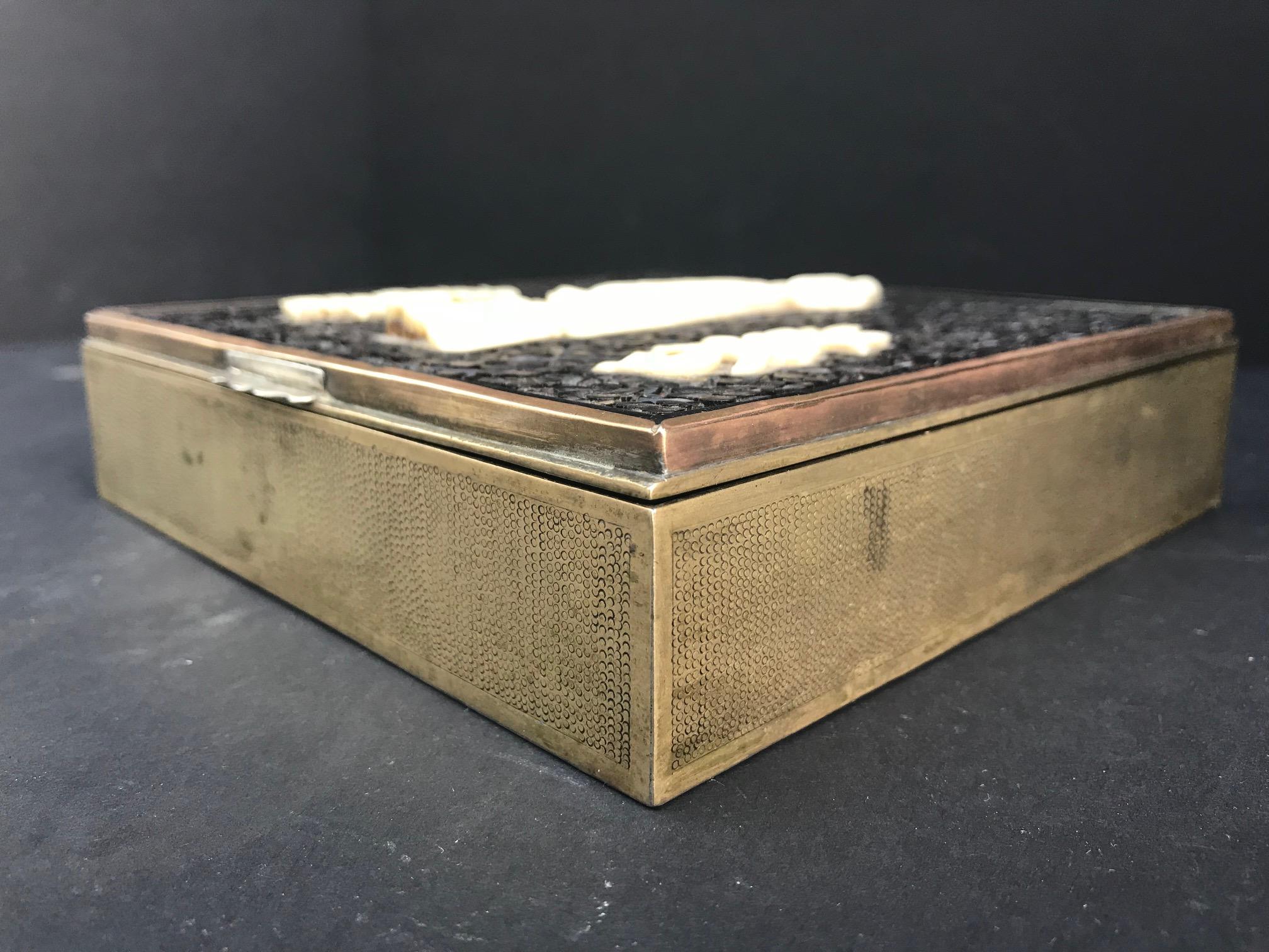 Antike große chinesische Humidor-Art-déco-Schachtel aus Metall und Zinn, um 1920 (Kupfer) im Angebot