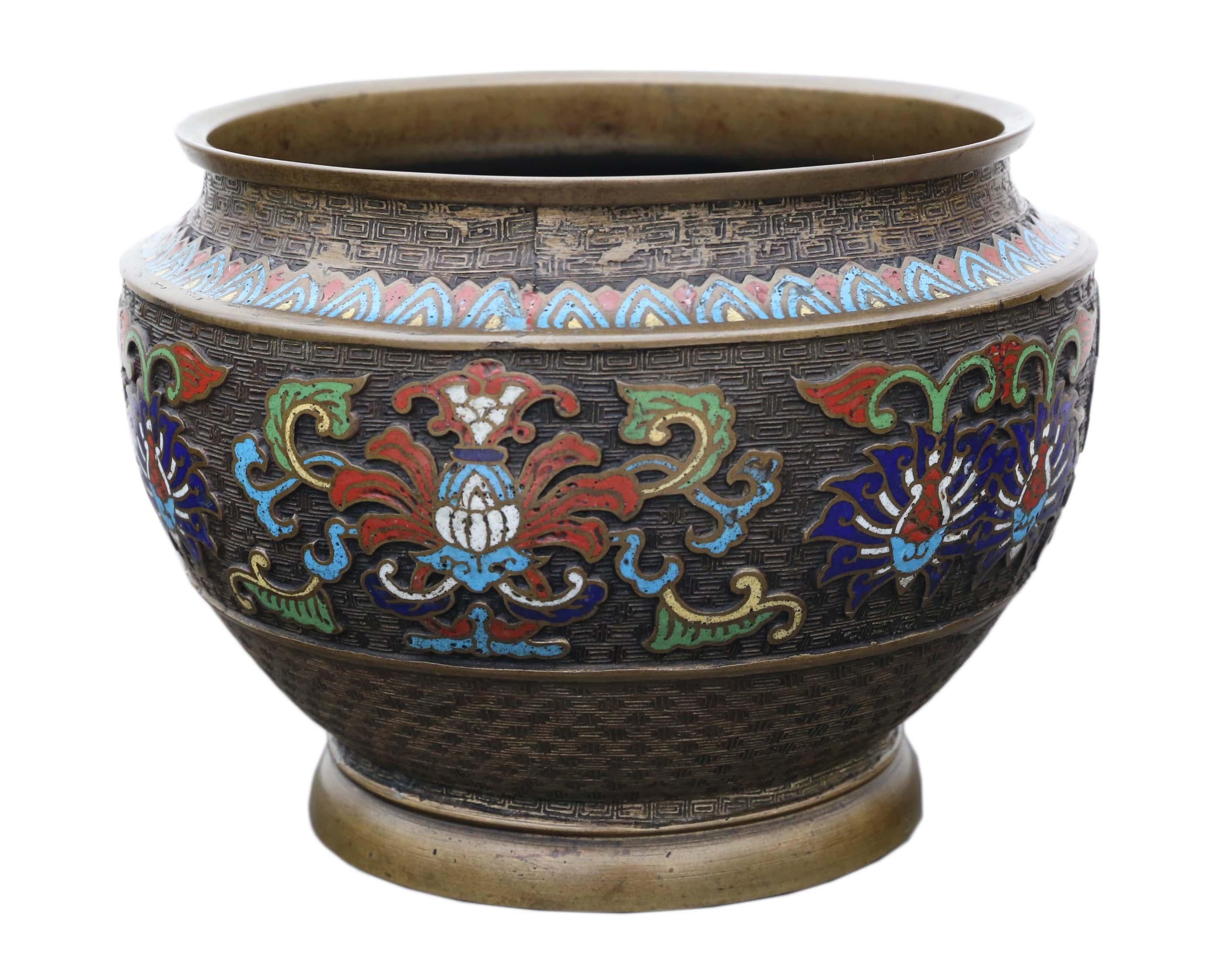 Antique large quality Chinese bronze cloisonne planter bowl, late 19th century.

Antique large quality Chinese bronze cloisonné planter bowl, late 19th century.

Overall maximum dimensions: 25cm diameter x 19cm high (19.5cm inner mouth). Weighs