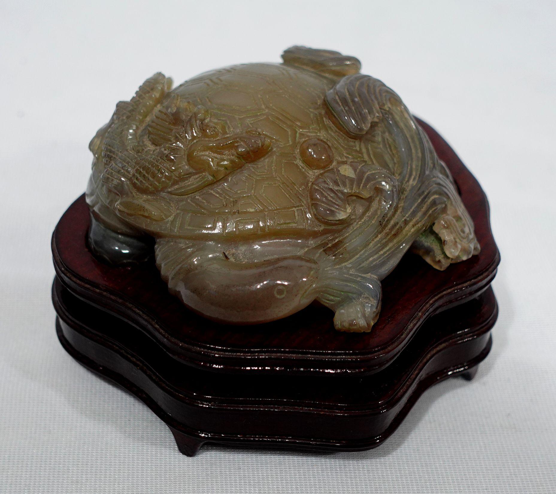 Chinois Grand groupe d'animaux chinois en agate sculptée n° 2, 19ème siècle en vente