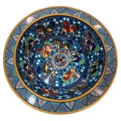 Grande cuvette chinoise ancienne en cloisonné, motif représentant des lions jouant au ballon, bordure dorée