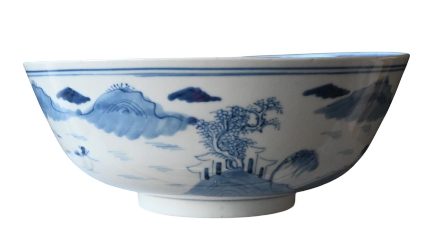 Antike große blau-weiße chinesische Porzellanschale aus dem 18. Jahrhundert (Handbemalt) im Angebot