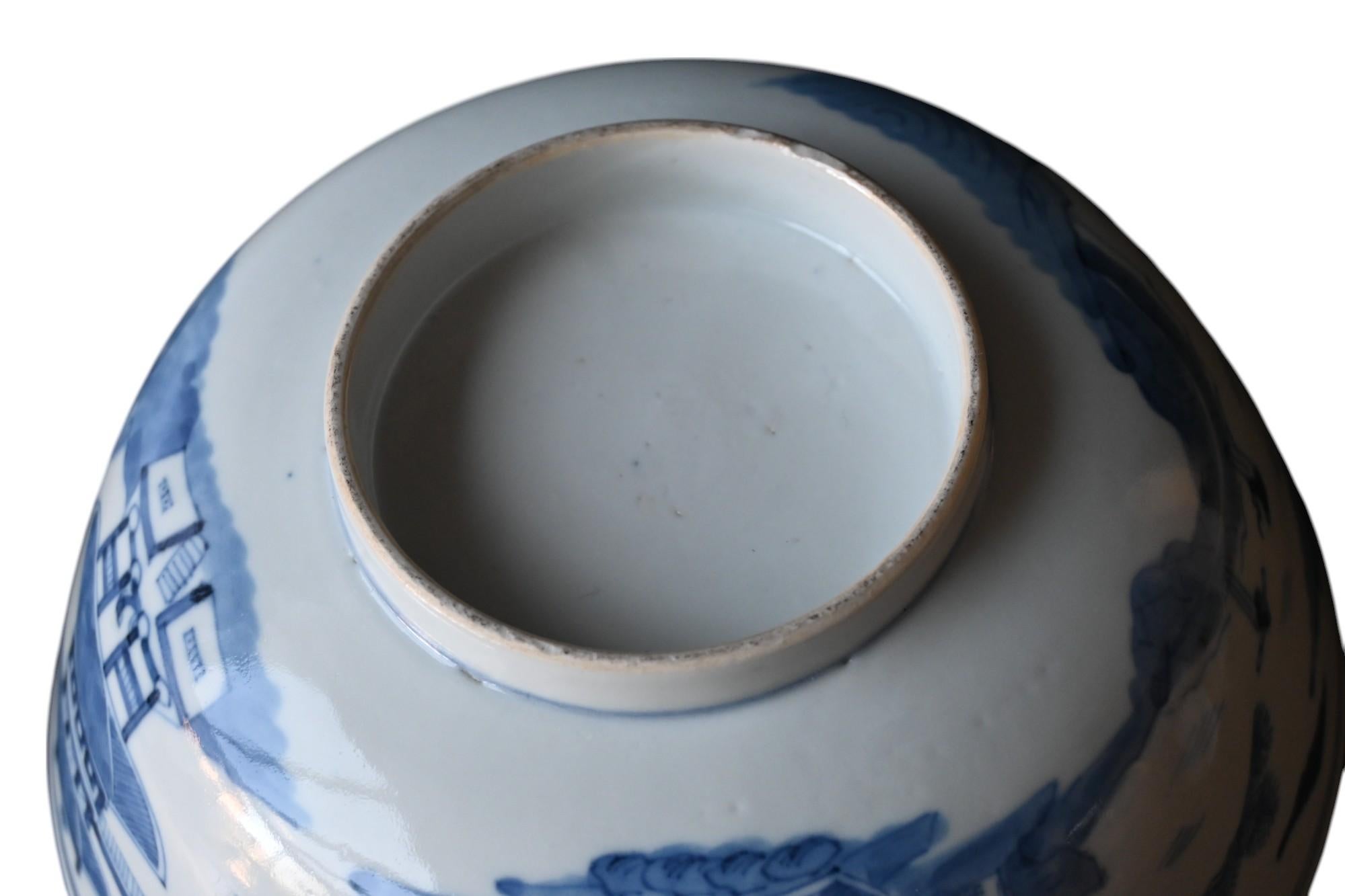 Antike große blau-weiße chinesische Porzellanschale aus dem 18. Jahrhundert im Angebot 3