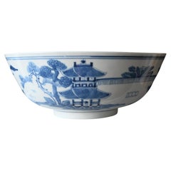 Gran cuenco antiguo de porcelana china azul/blanca , siglo XVIII