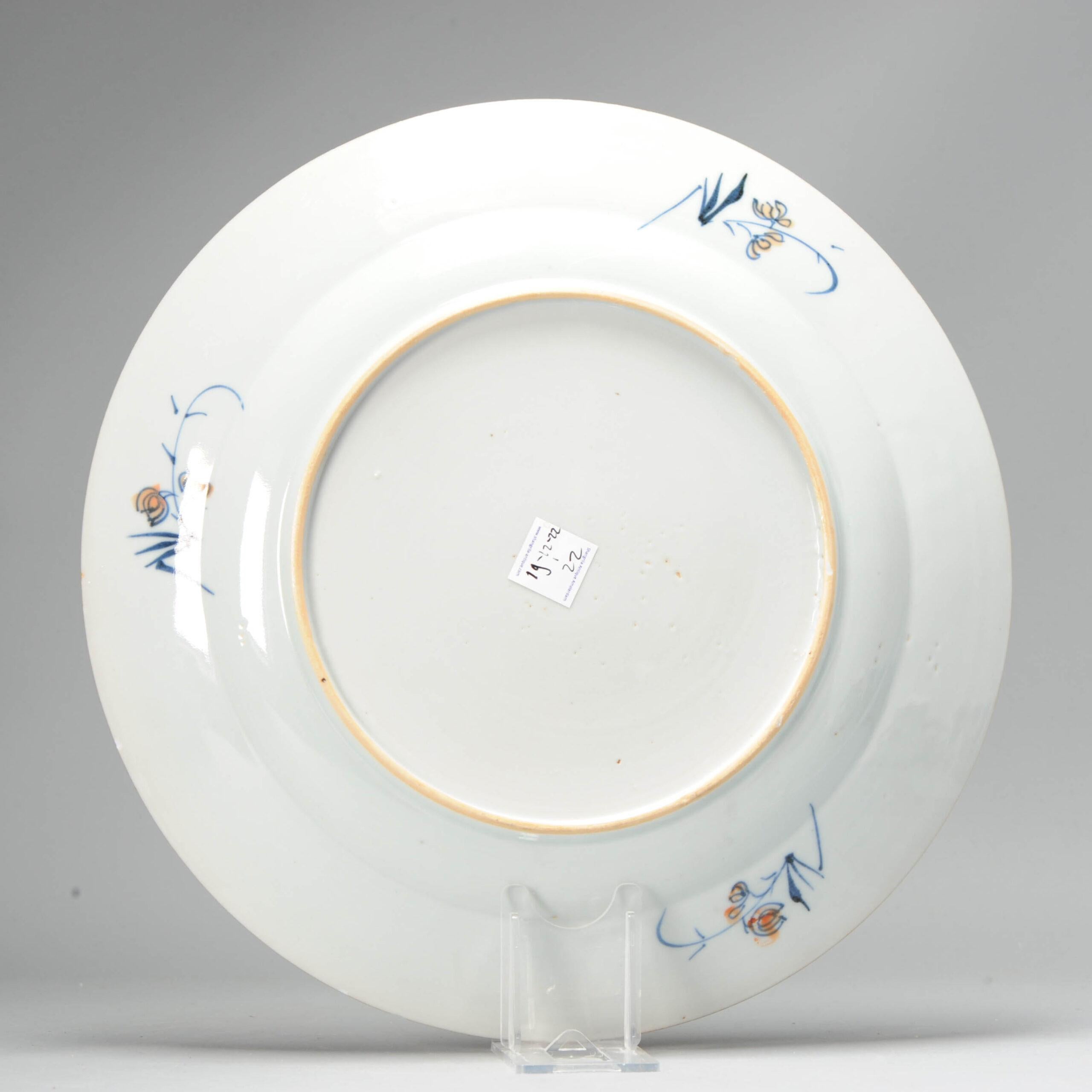 Antike große chinesische Imari-Blumen-Goldfleischschale aus Porzellan aus der Kangxi-Periode im Zustand „Gut“ im Angebot in Amsterdam, Noord Holland
