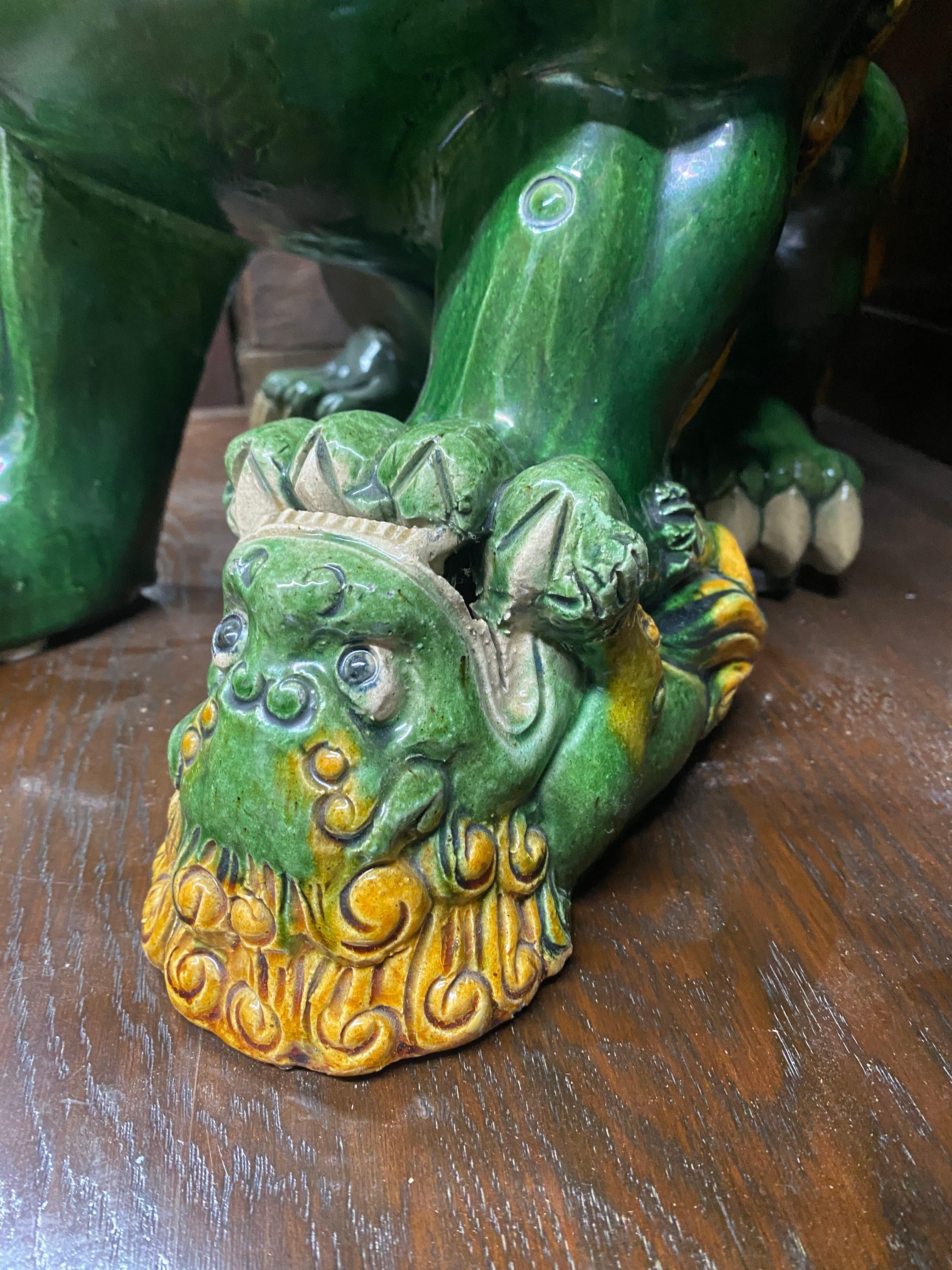 Antiker großer chinesischer Shanxi-glasierter Keramik- Foo-Hunde aus Keramik im Angebot 5
