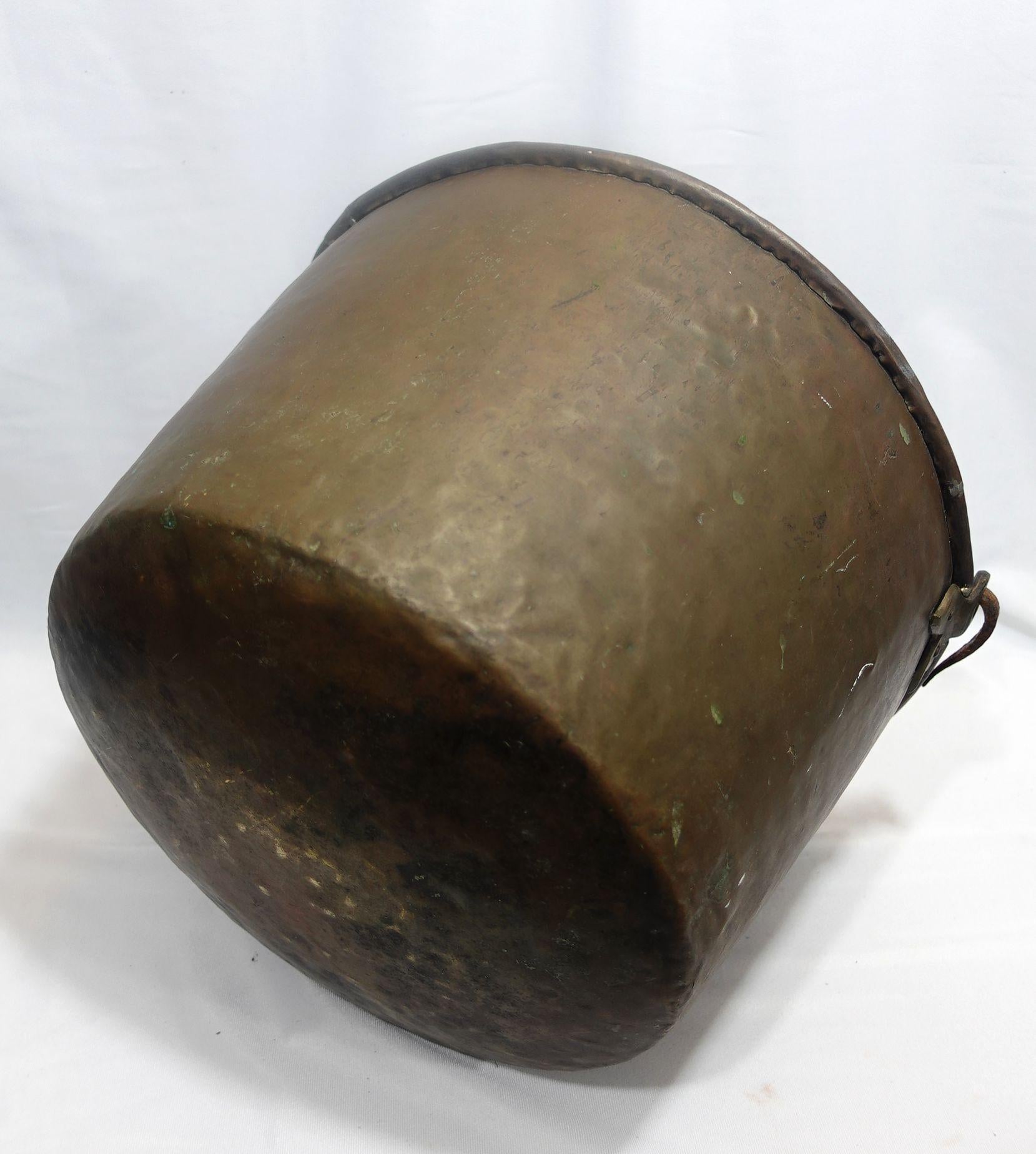 Antique Large Copper Handled Bucket (12-CB2) For Sale 4