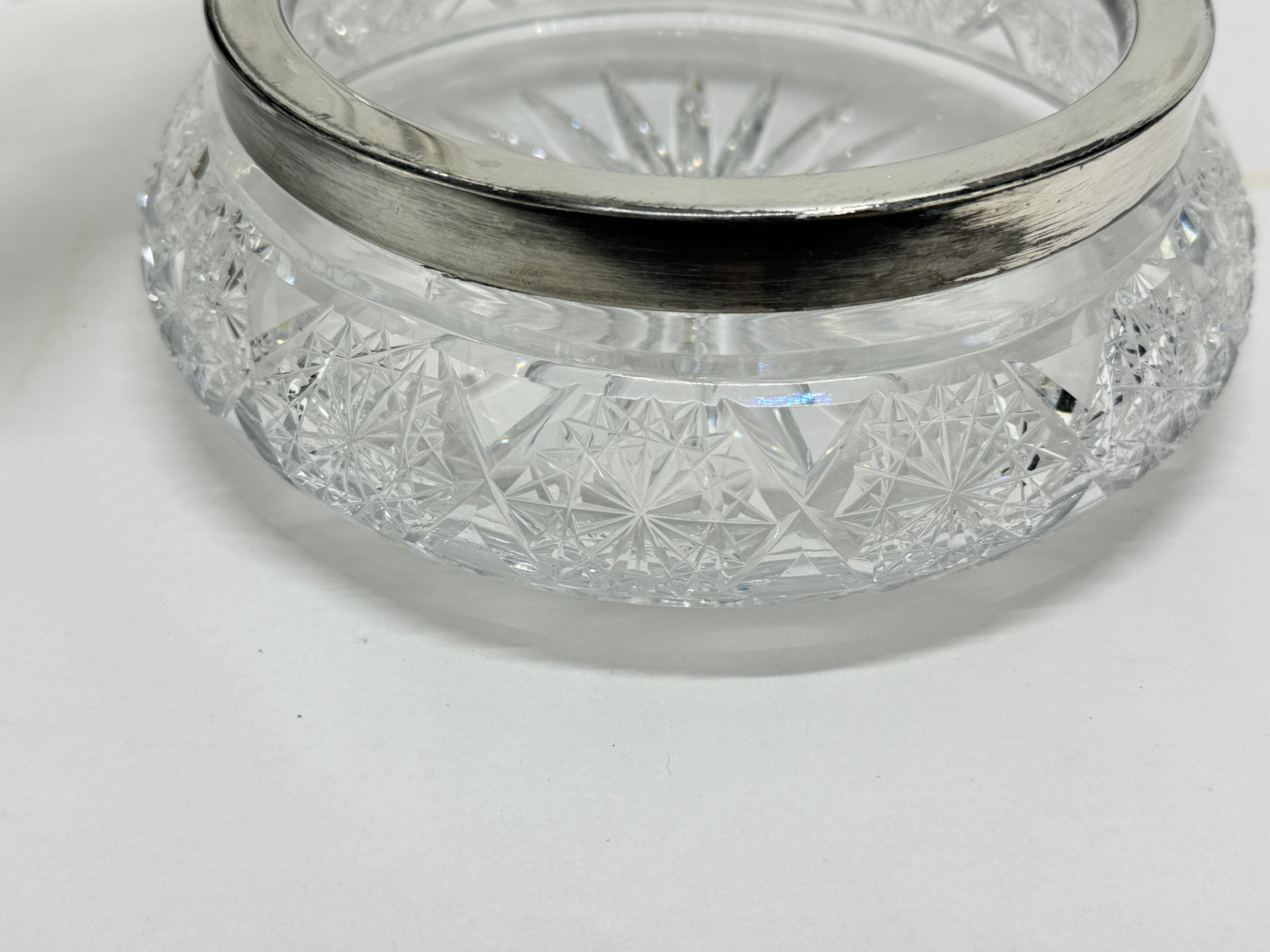 Ancienne boîte de toilette ou commode à charnières en cristal taillé et métal argenté en vente 1