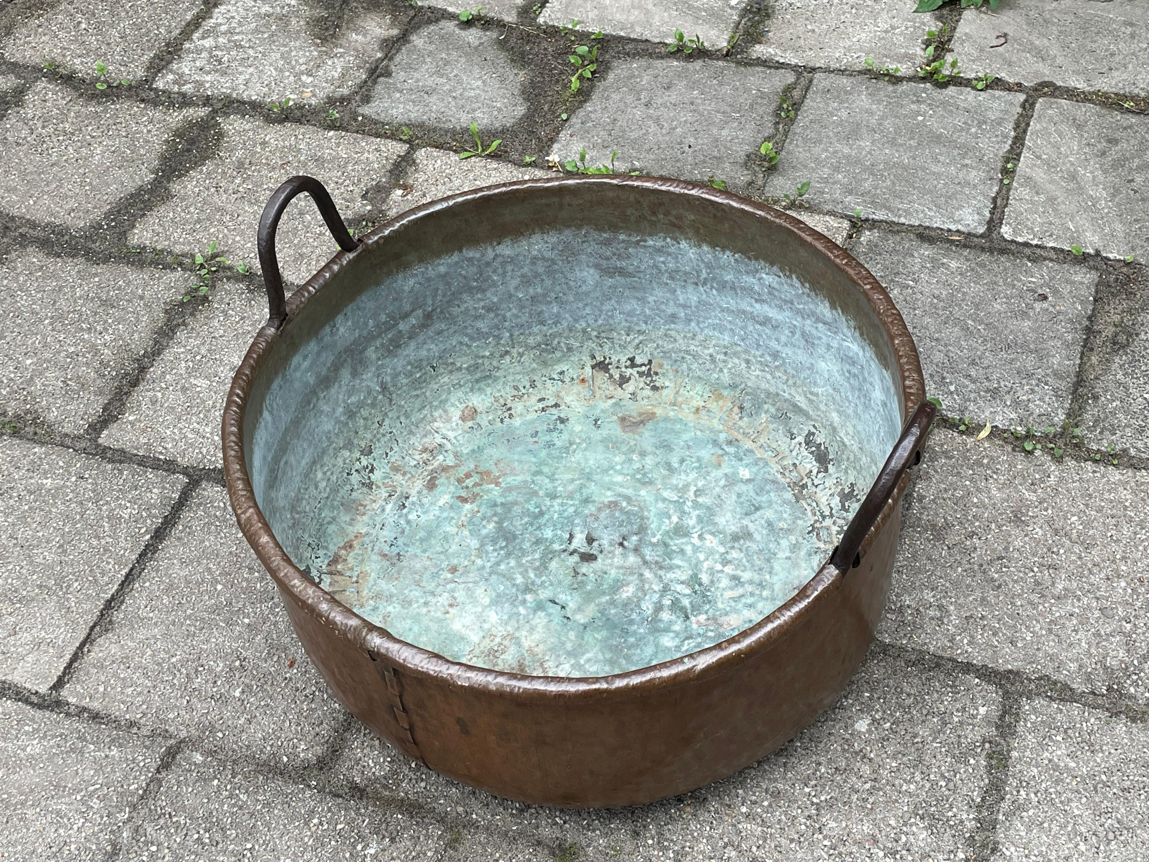 Extra large, all handcrafted and great looking copper firewood bucket.

Only if you were a very wealthy person in Holland in the early 1800s, would you be able to afford this large, impressive and all-handcrafted bucket. This stunning and tactile
