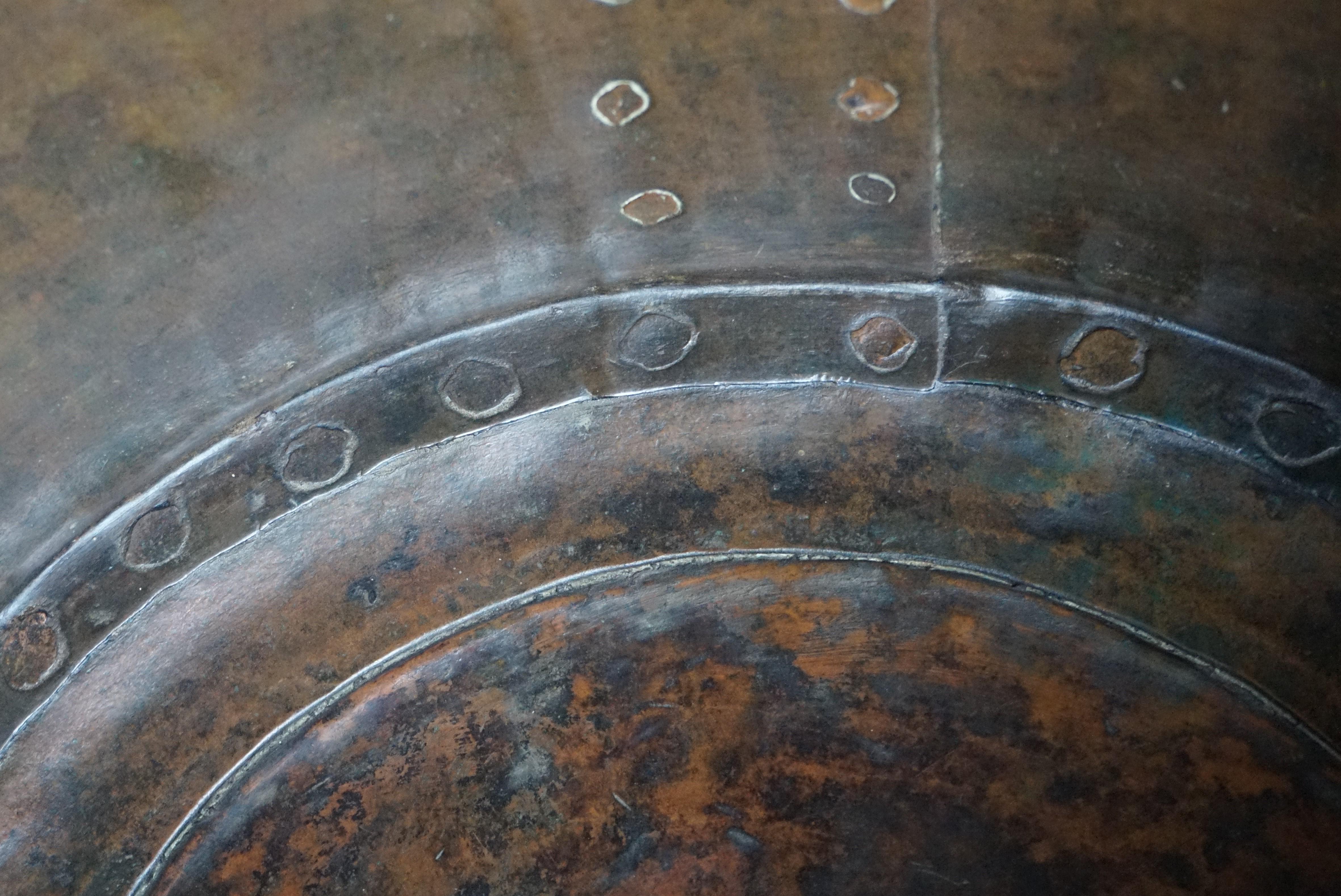 Antique, Large & Decorative Hand Hammered Copper and Forged Iron Firewood Bucket In Good Condition In Lisse, NL