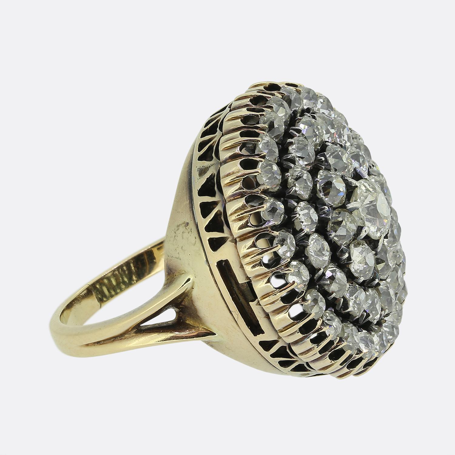 Taglio vecchia miniera Anello antico con grandi diamanti a grappolo in vendita