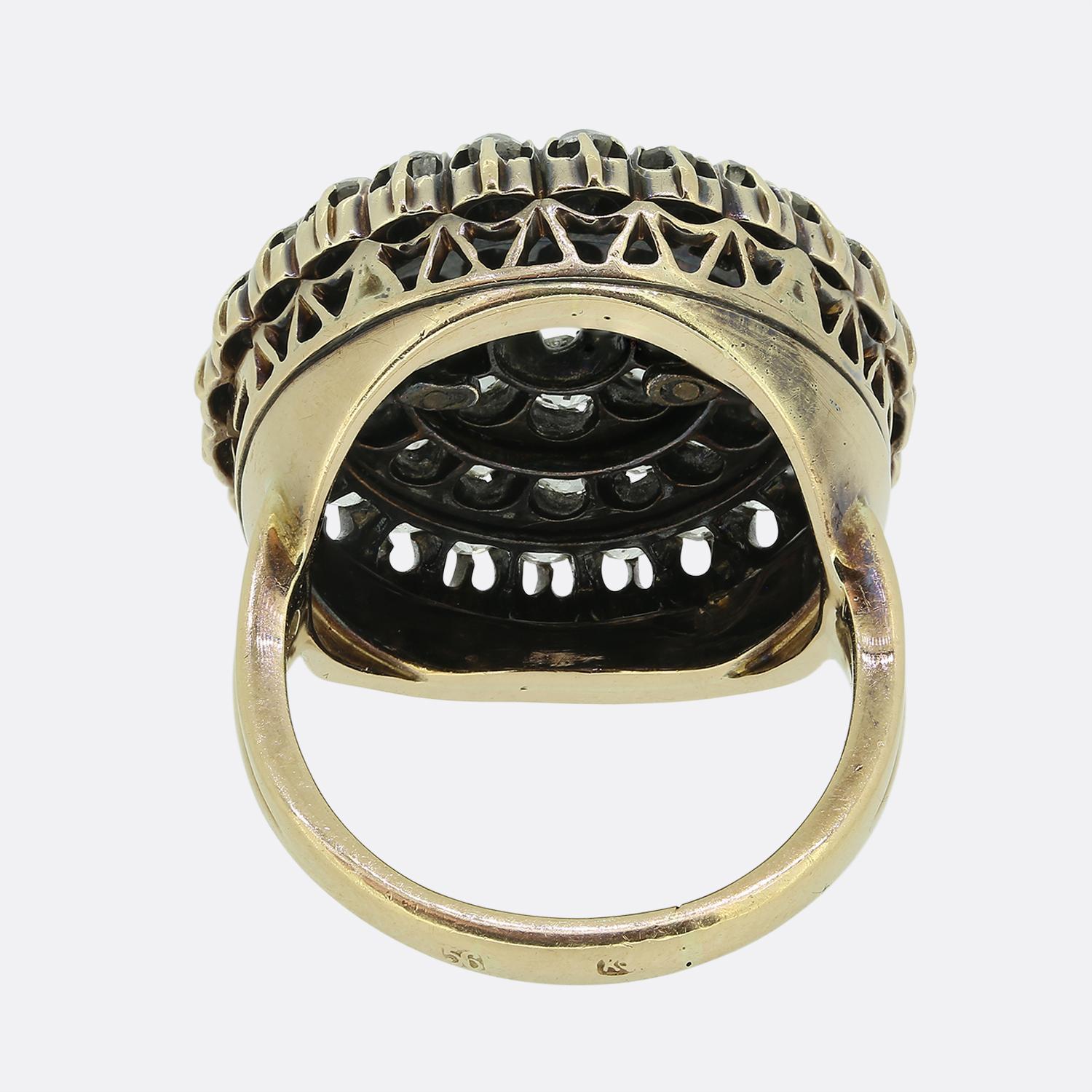Anello antico con grandi diamanti a grappolo In condizioni buone in vendita a London, GB