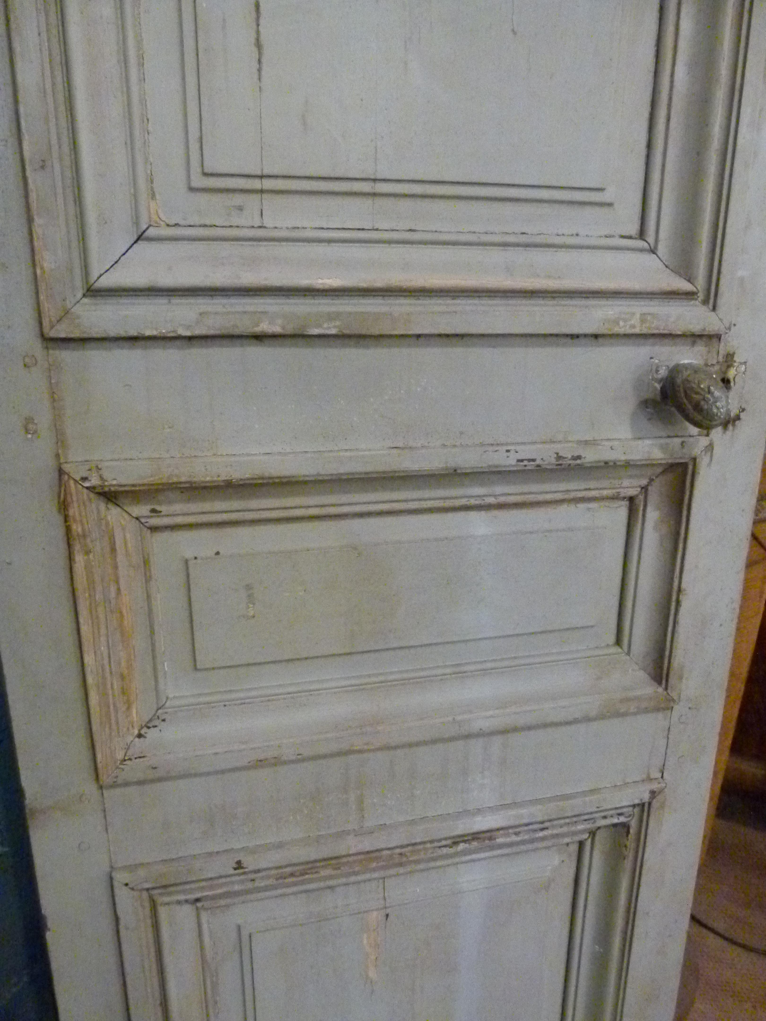 Sculpté à la main Antique Grande porte d'intérieur en bois à deux battants de couleur blanche Patina en vente