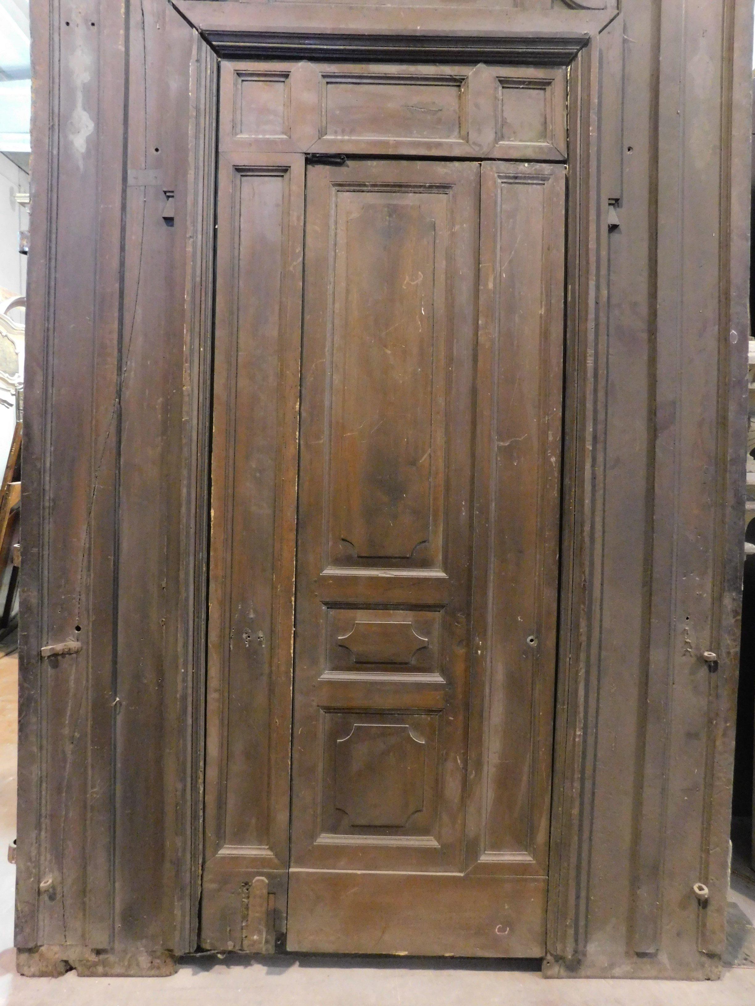 Antike große Tür aus braunem Nussbaumholz:: kleine Innentür:: 1800:: Italien im Angebot 4