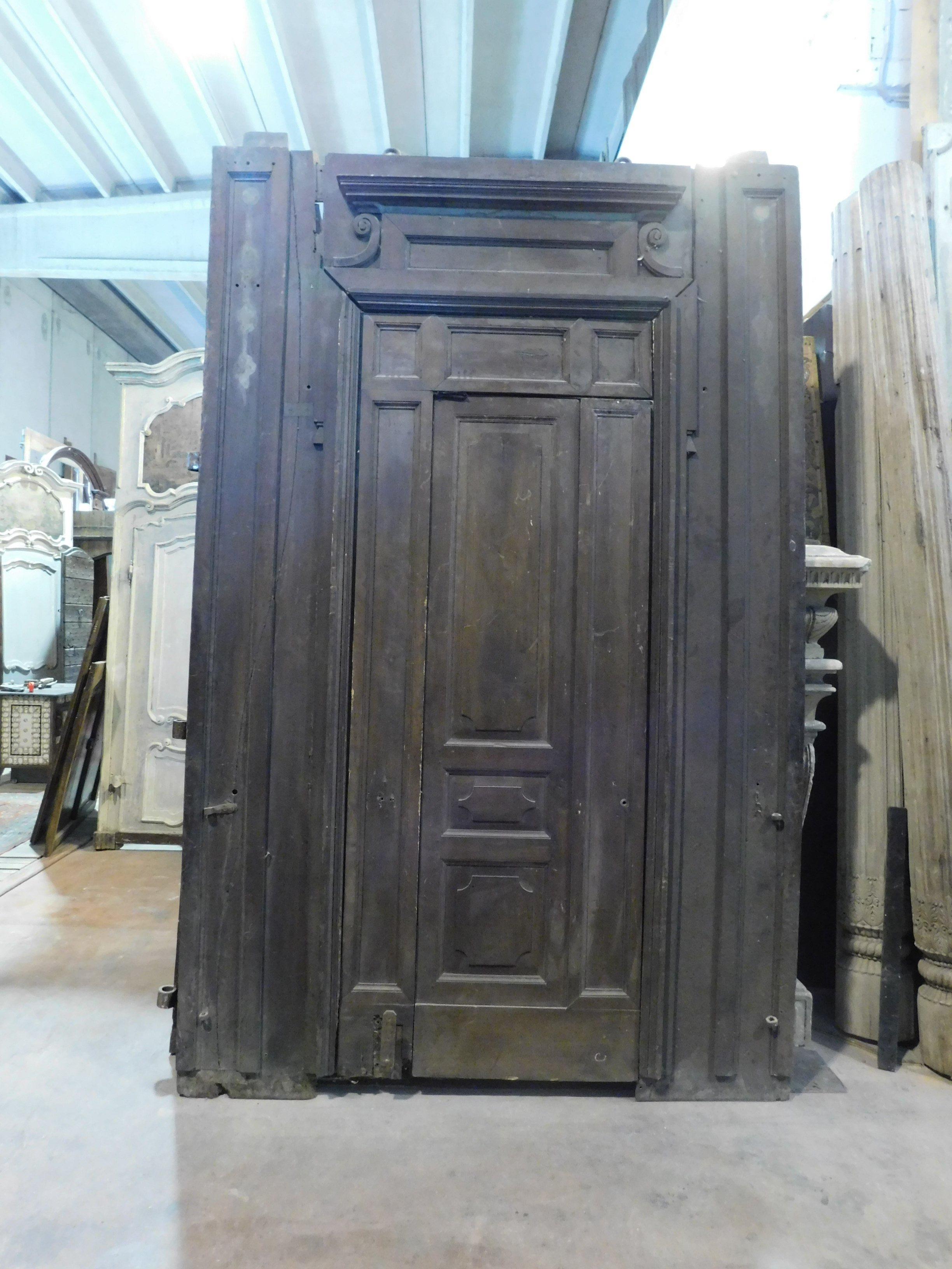 Antique grande porte en bois de noyer brun:: petite porte intérieure:: 1800:: Italie en vente 1