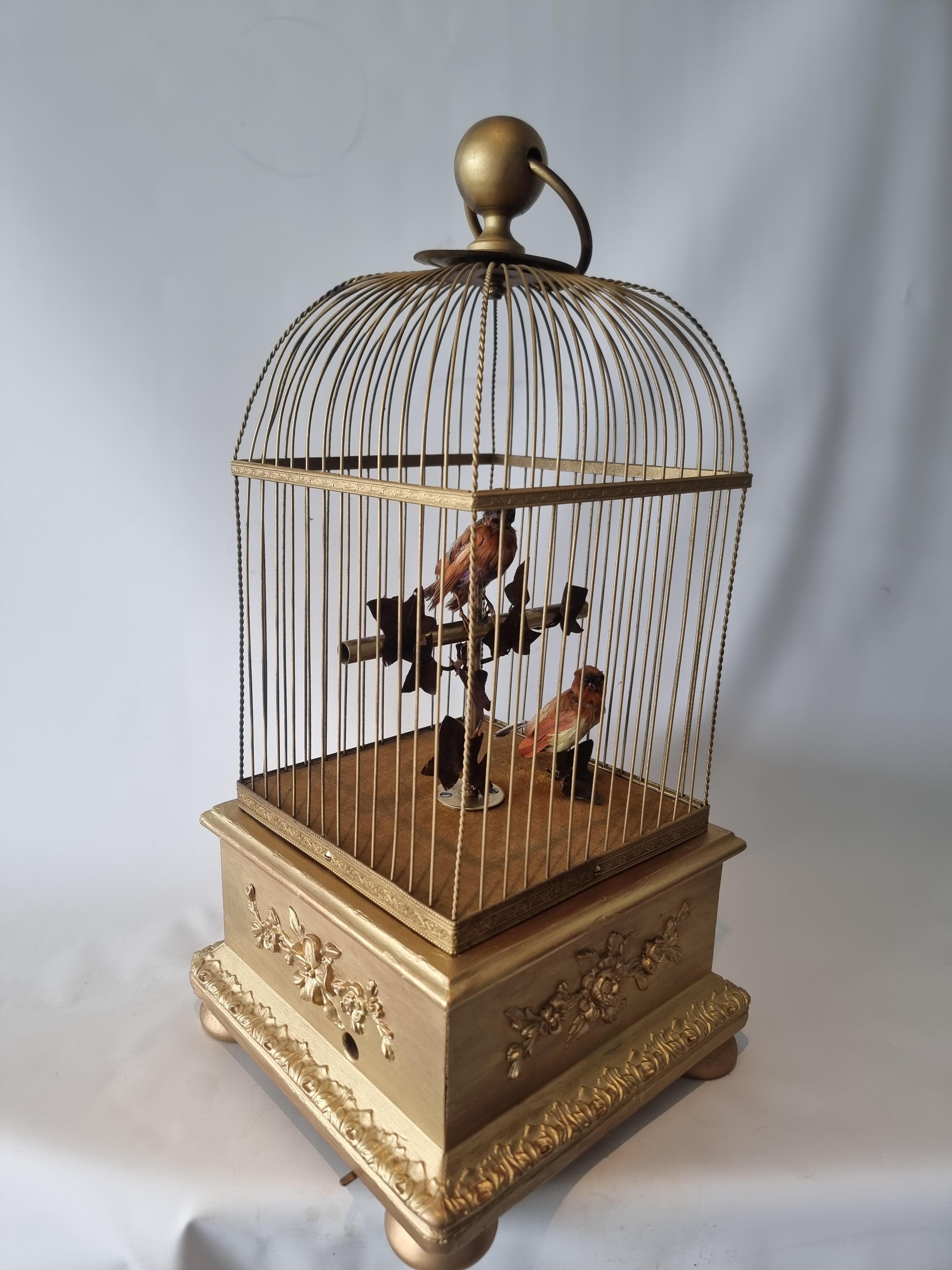 Français Grand oiseau chantant ancien en cage, par Bontems en vente