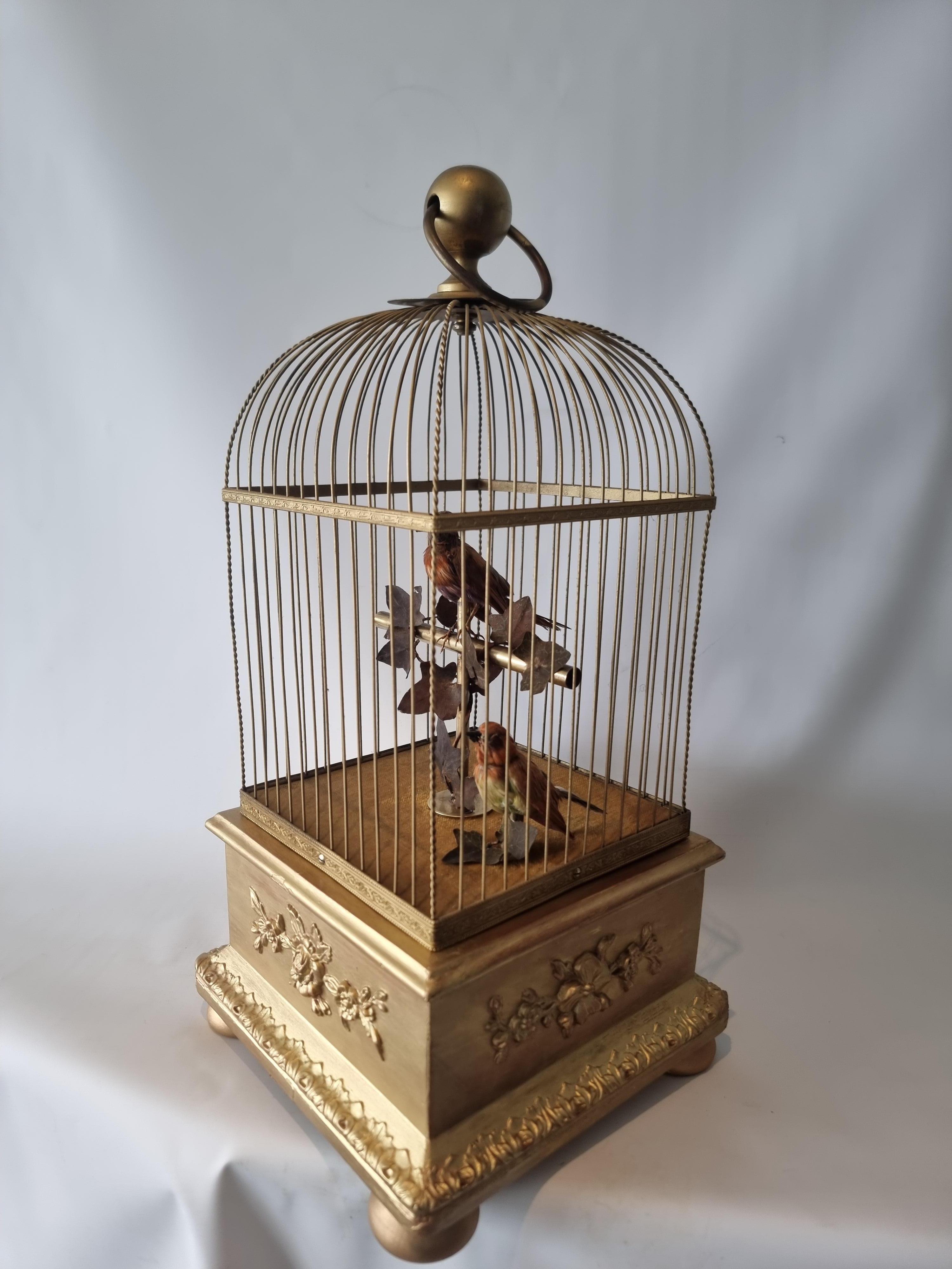 Doré Grand oiseau chantant ancien en cage, par Bontems en vente