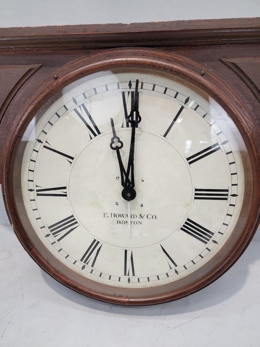 Antiguo grande E. Howard & Co. Reloj Bancario de Doble Cara de Montaje Superior con Caja de Roble Estadounidense en venta