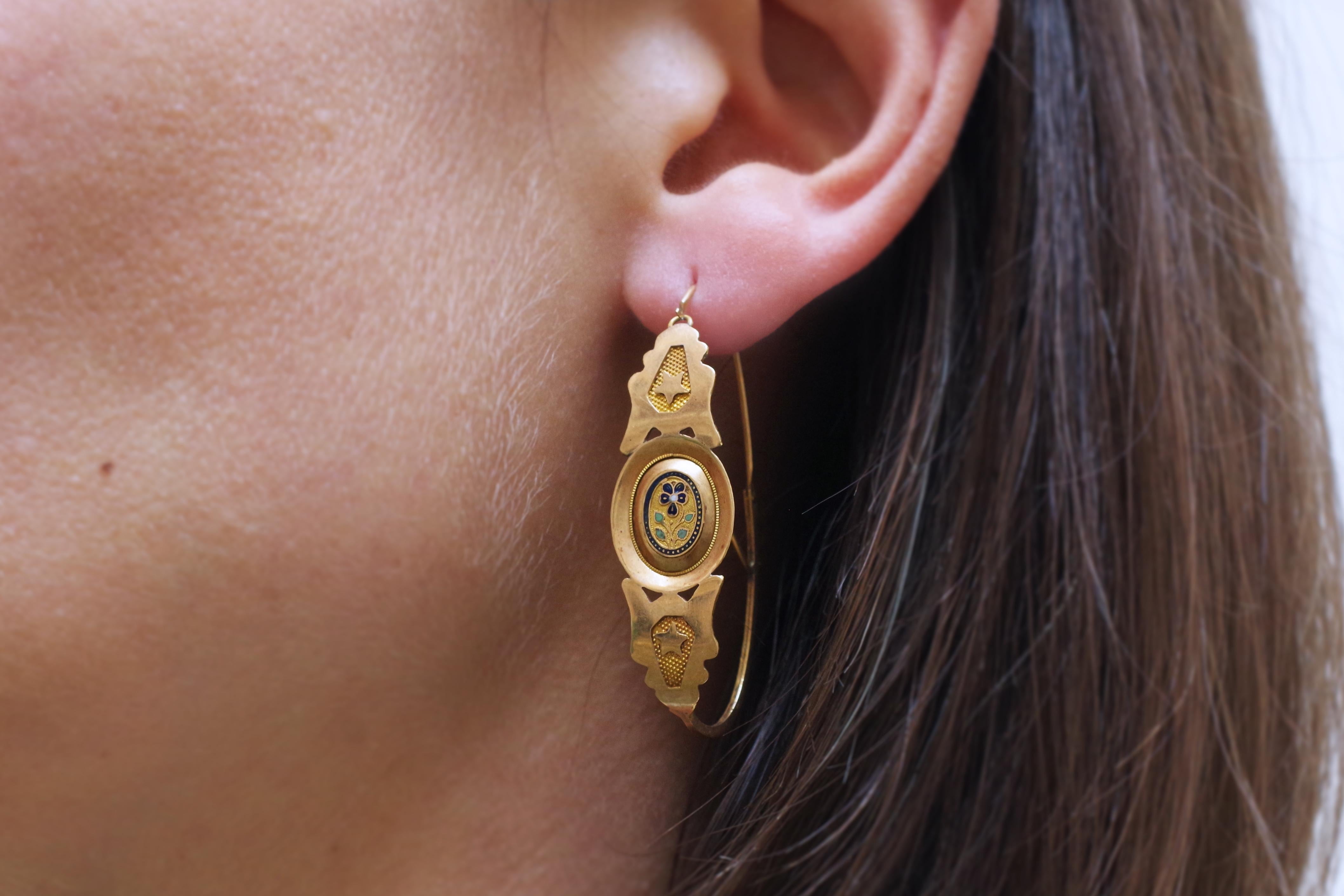 Victorian Antique large earrings in 18k gold, enamelled poissardes earrings, France For Sale