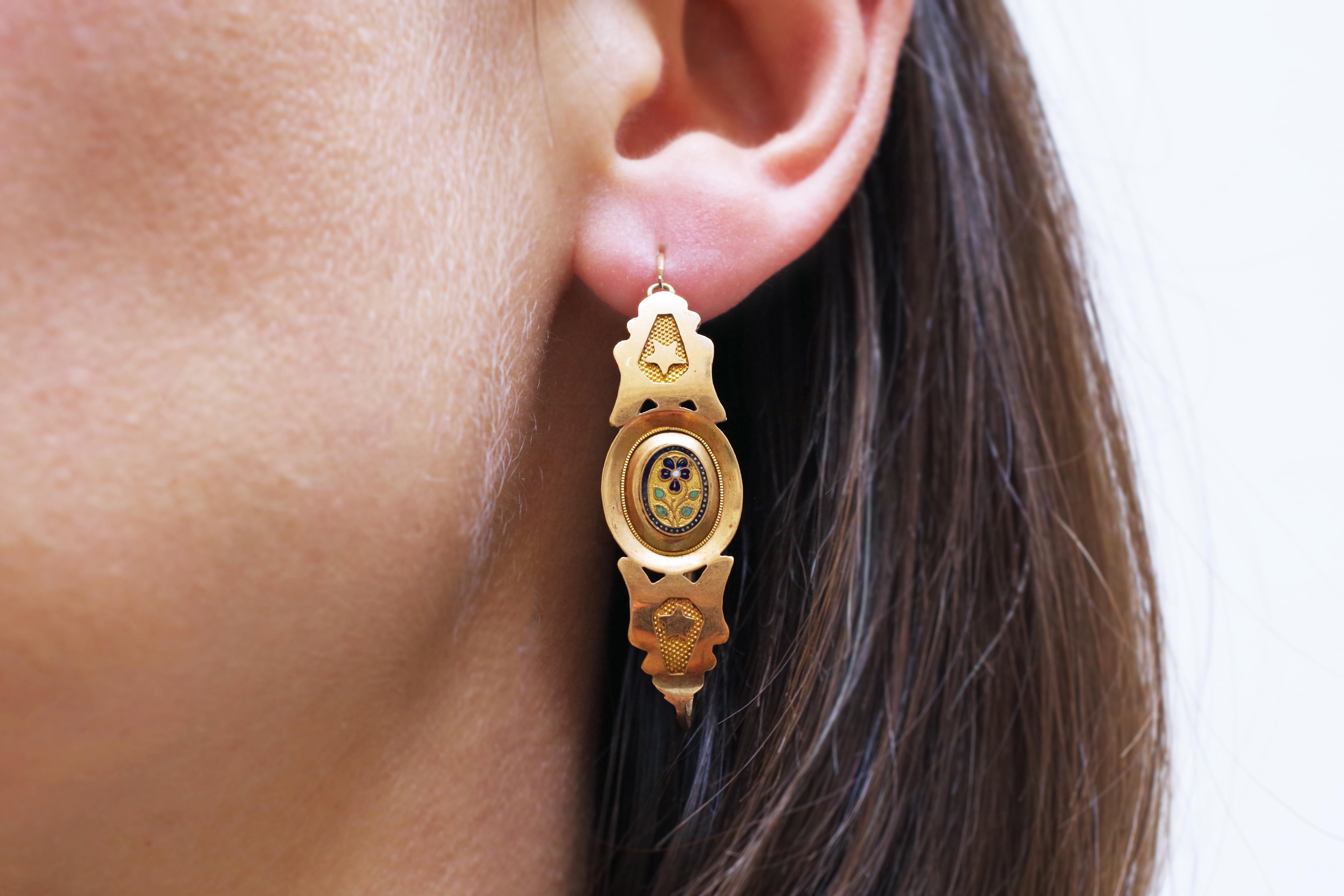 Antique large earrings in 18k gold, enamelled poissardes earrings, France In Good Condition For Sale In PARIS, FR