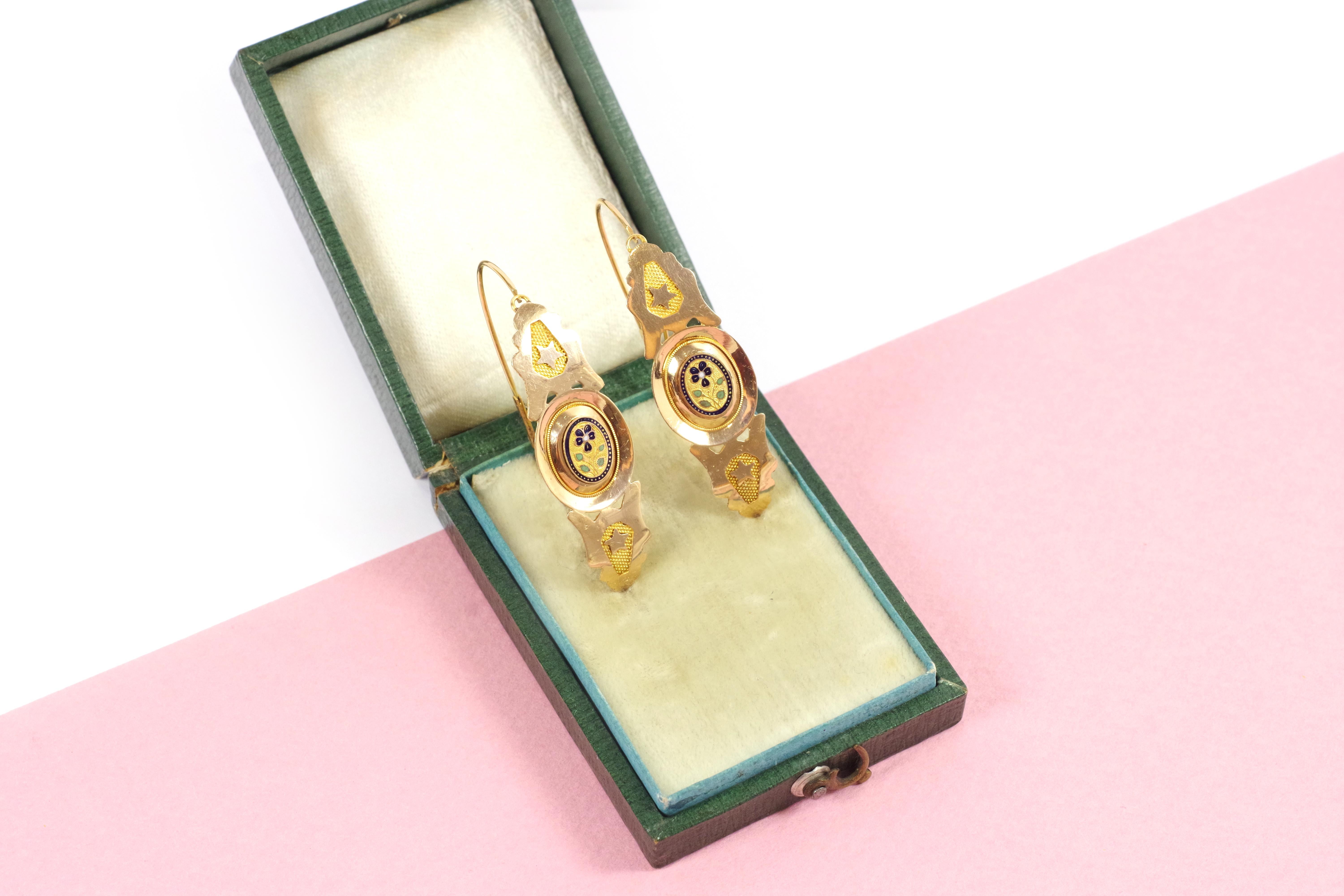 Women's or Men's Antique large earrings in 18k gold, enamelled poissardes earrings, France For Sale