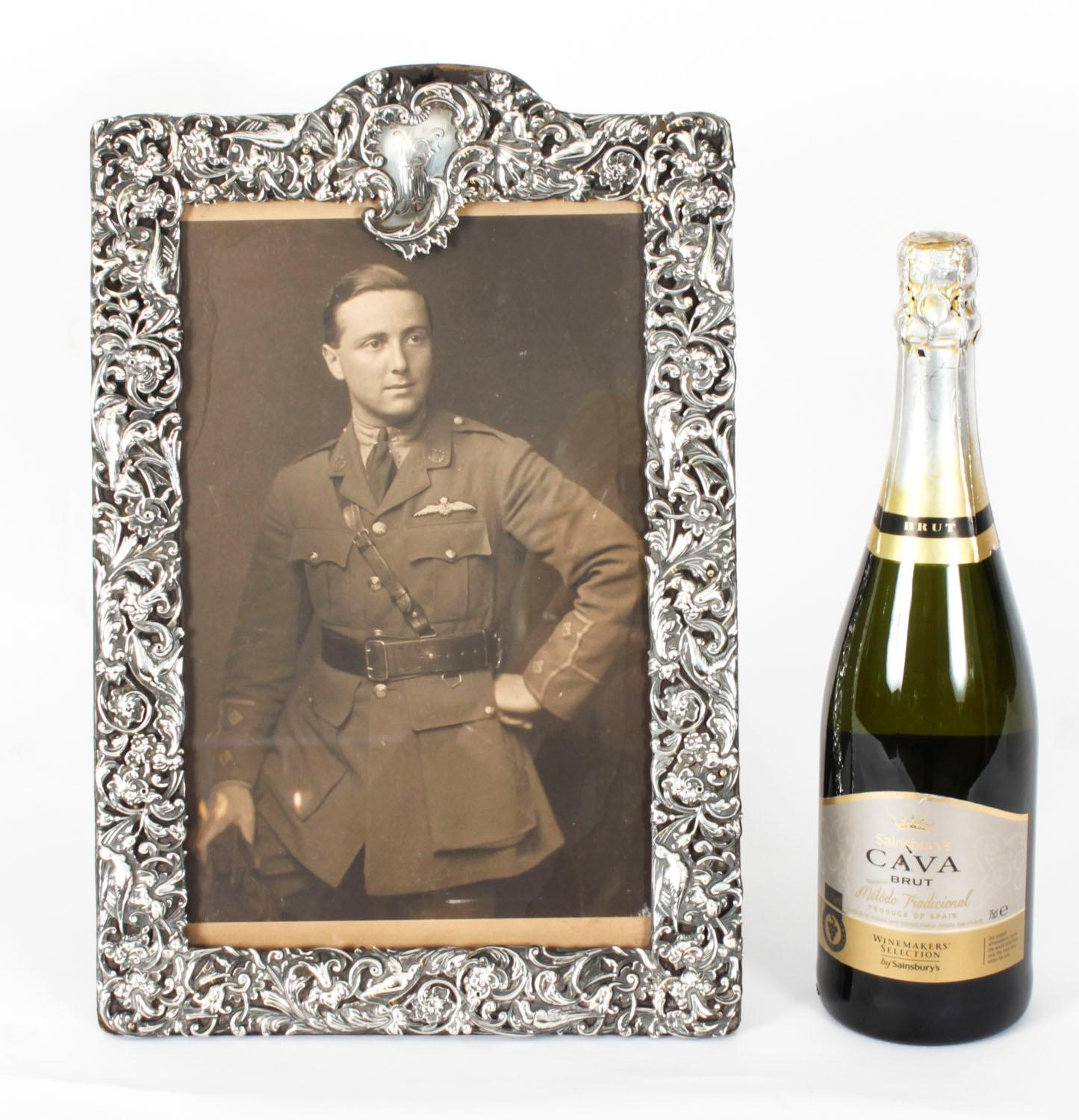 Antiguo marco de fotos grande eduardiano de plata de ley del siglo XX 29cm x 18cm en venta 13