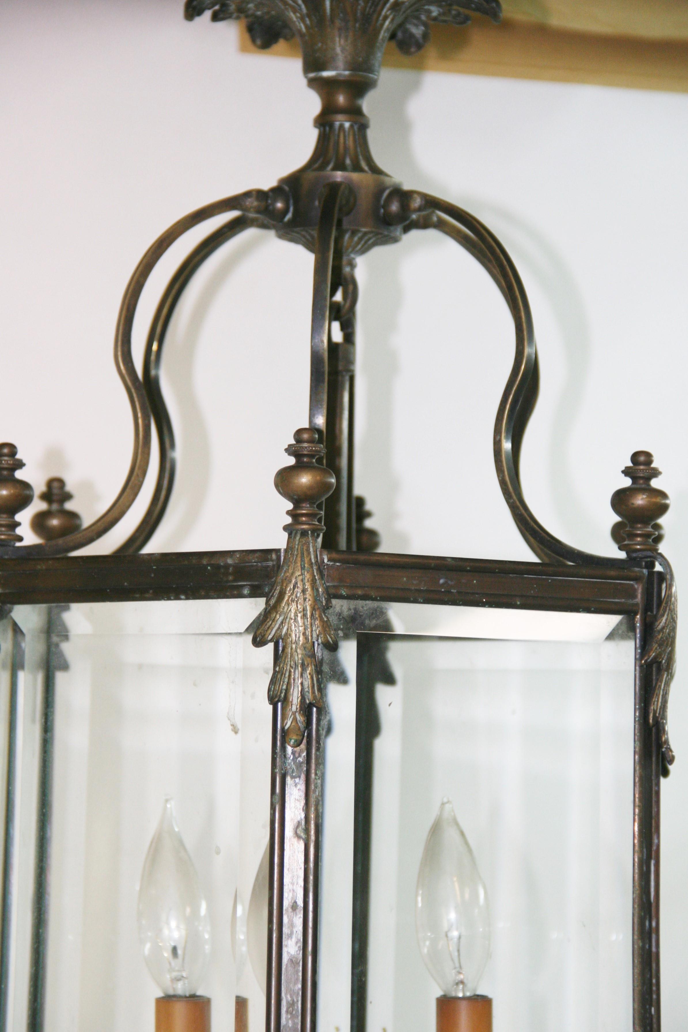 Antigua linterna grande inglesa de bronce en Bueno estado para la venta en Douglas Manor, NY