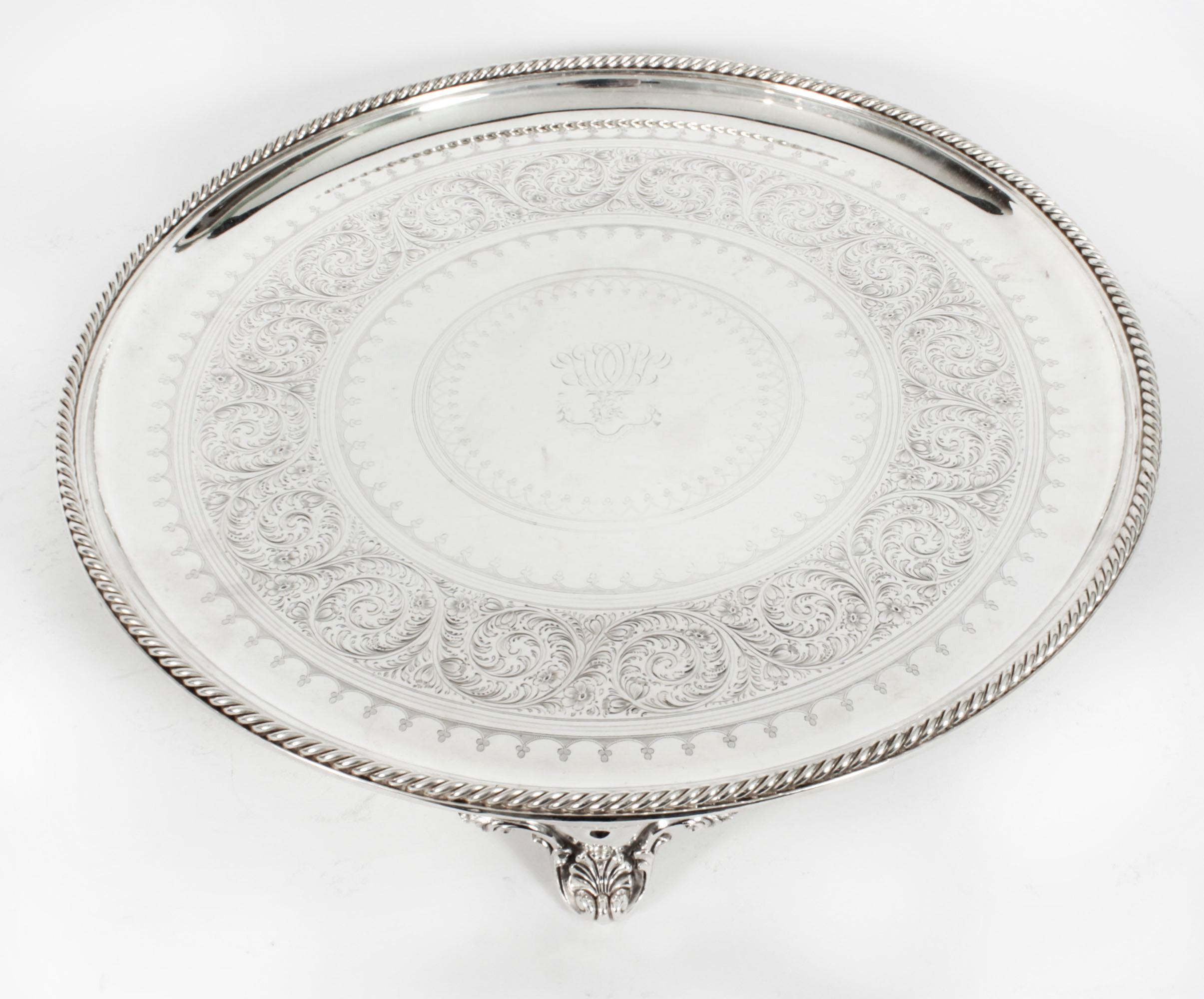 Inglese Antico grande salver inglese vittoriano placcato in argento del XIX secolo in vendita