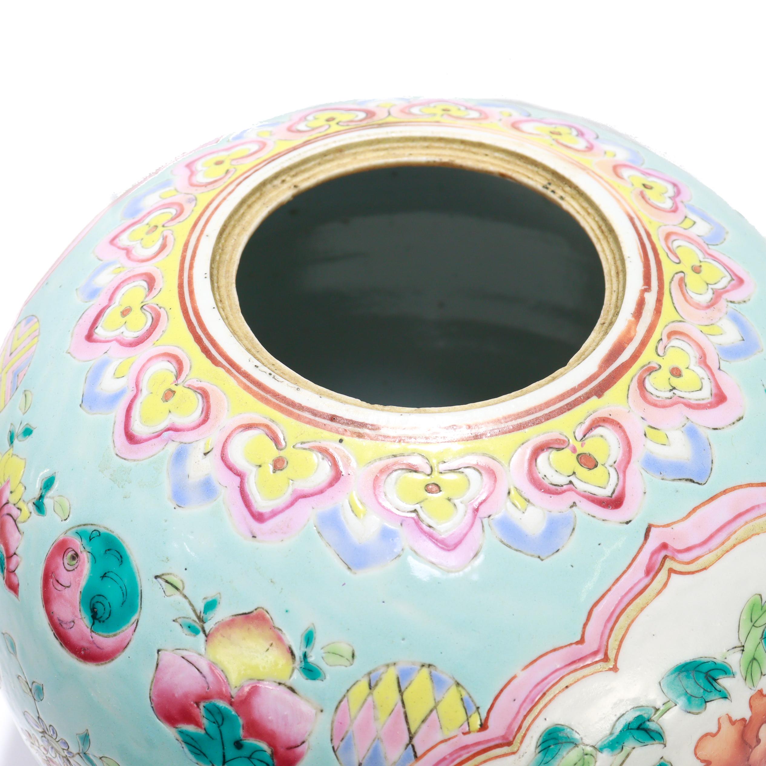 Antique Large Famille Rose Chinese Porcelain Ginger Jar / Bojan with Lid en vente 5