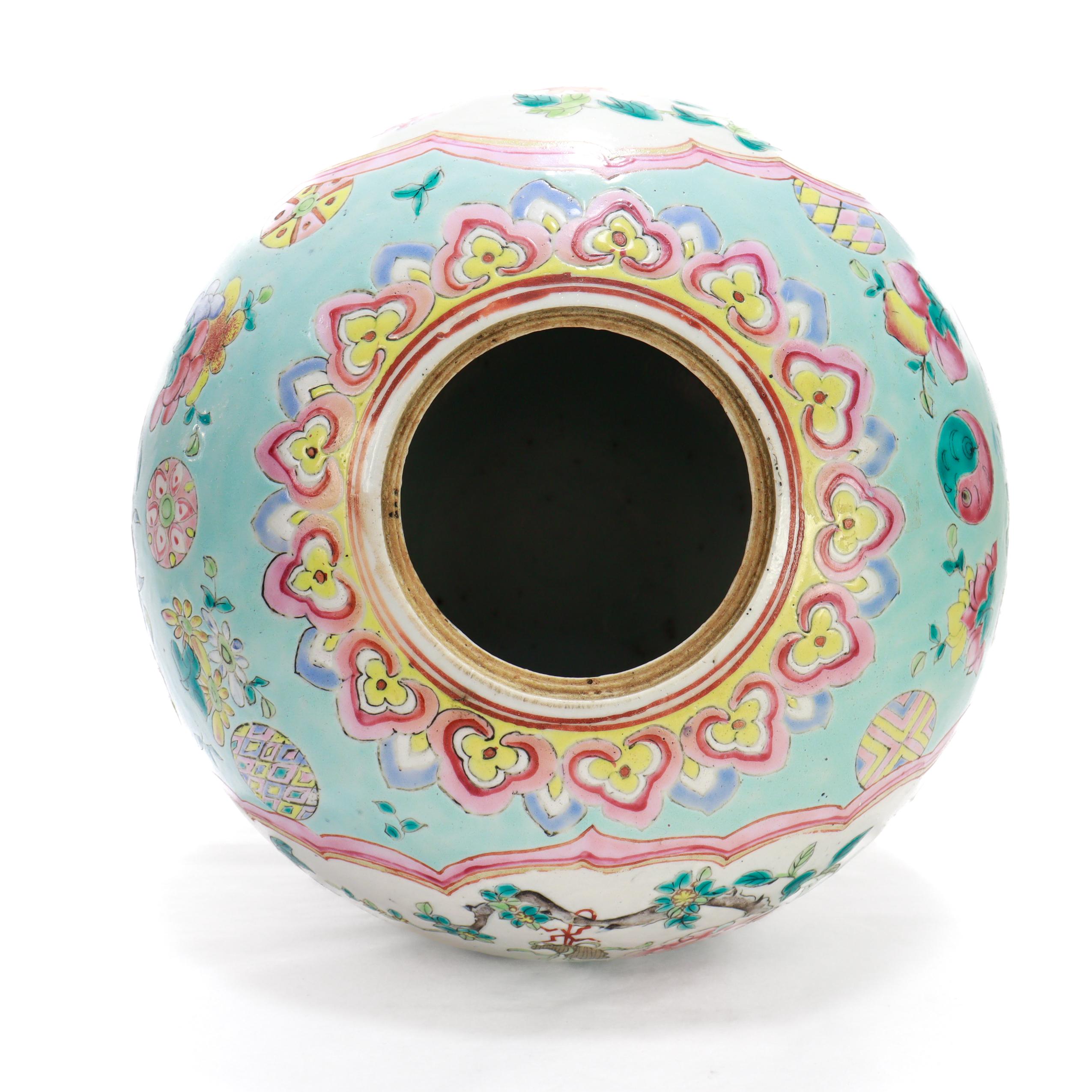 Antique Large Famille Rose Chinese Porcelain Ginger Jar / Bojan with Lid en vente 6