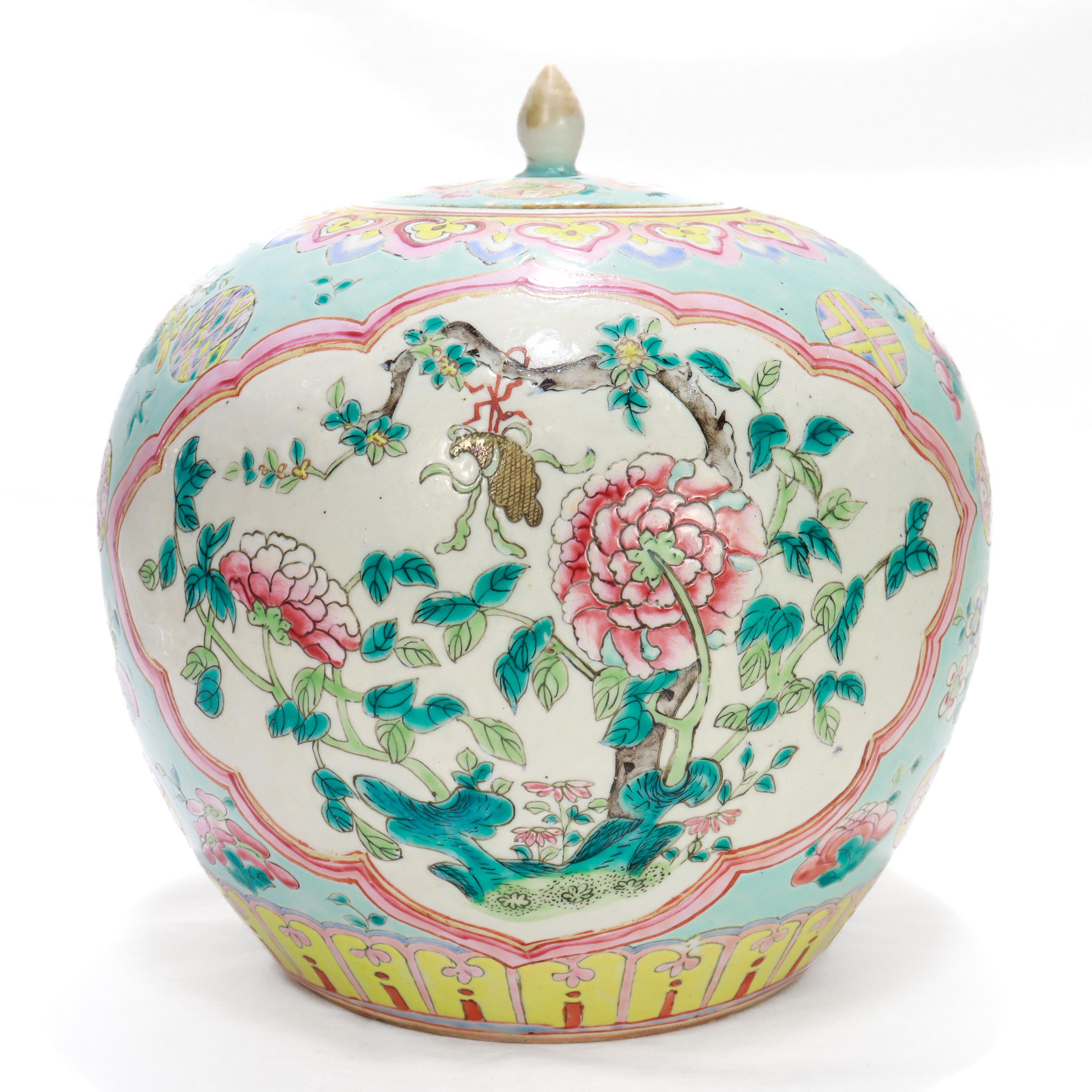 20ième siècle Antique Large Famille Rose Chinese Porcelain Ginger Jar / Bojan with Lid en vente