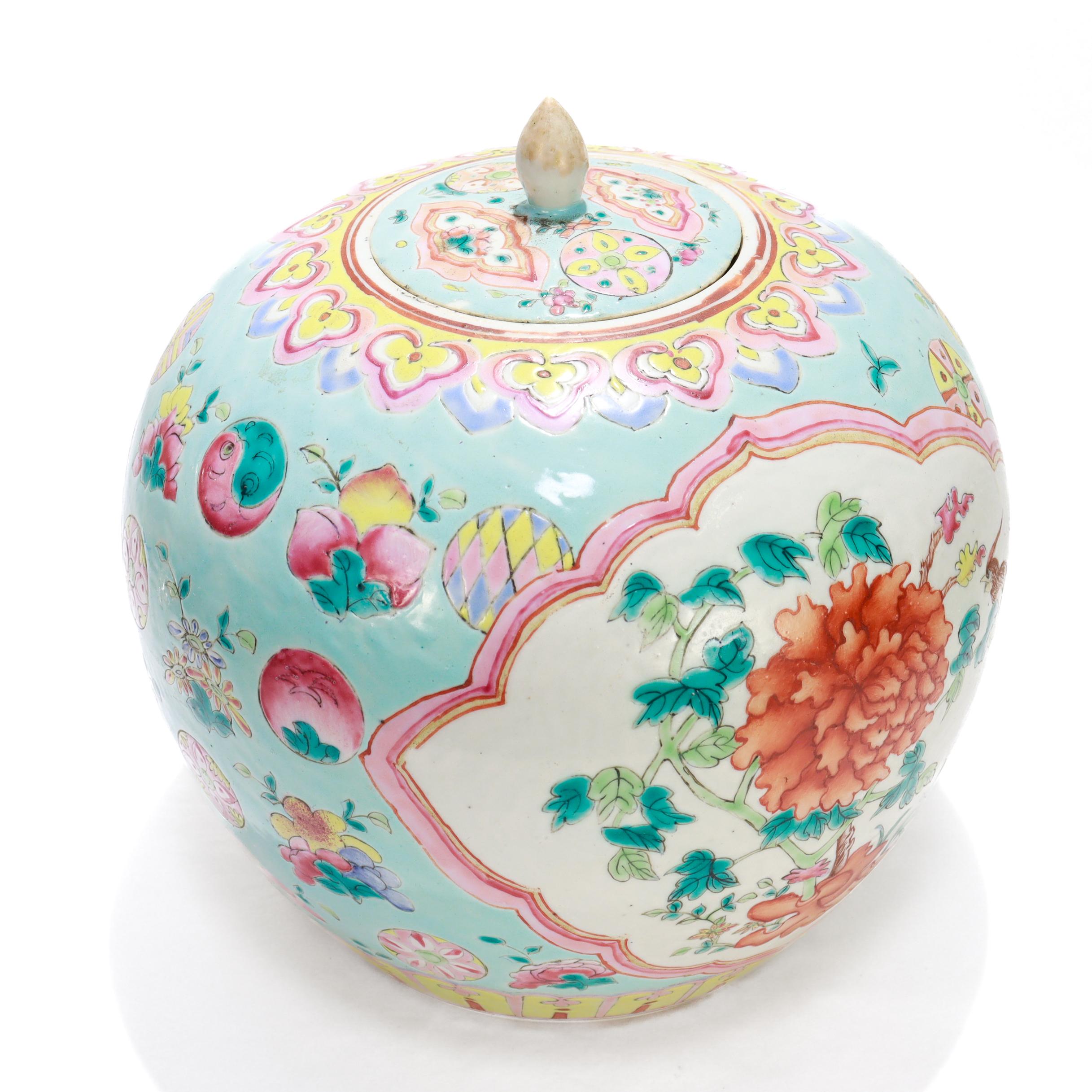 Antique Large Famille Rose Chinese Porcelain Ginger Jar / Bojan with Lid en vente 1