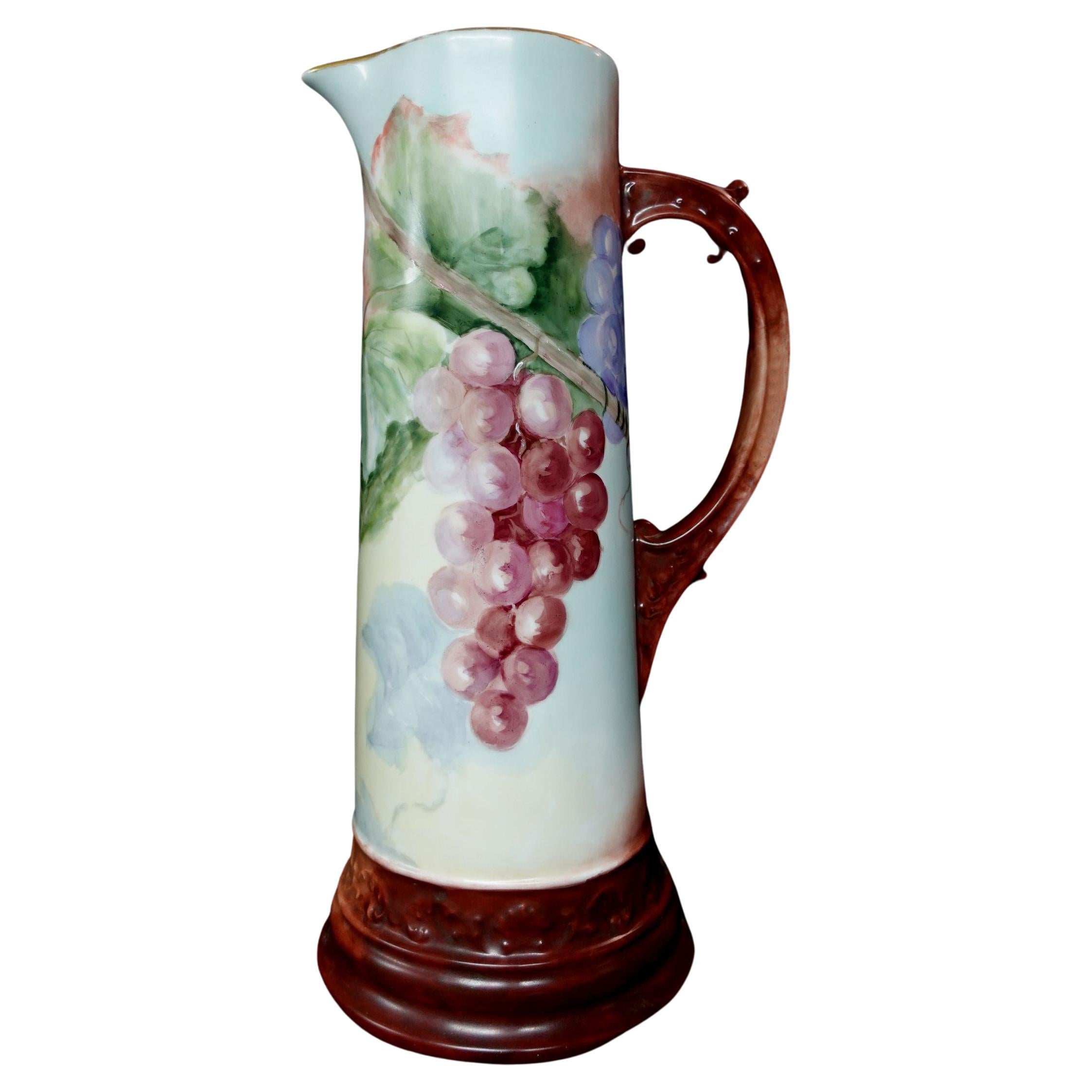Antique French Tankard grande figurato con uva e foglie di Limoges