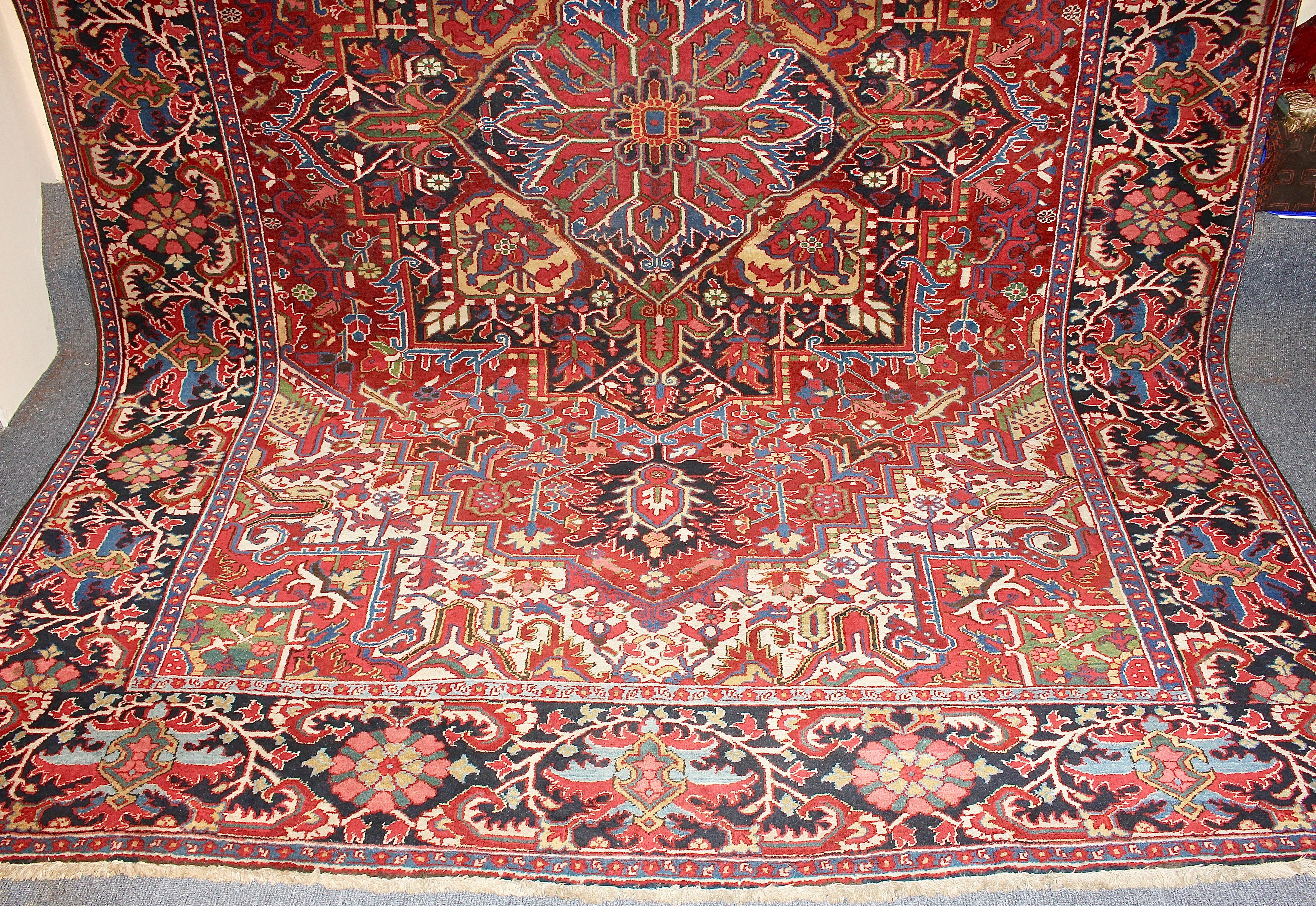 Antiker großer, feiner Orientteppich, Teppich, handgeknüpft (19. Jahrhundert) im Angebot