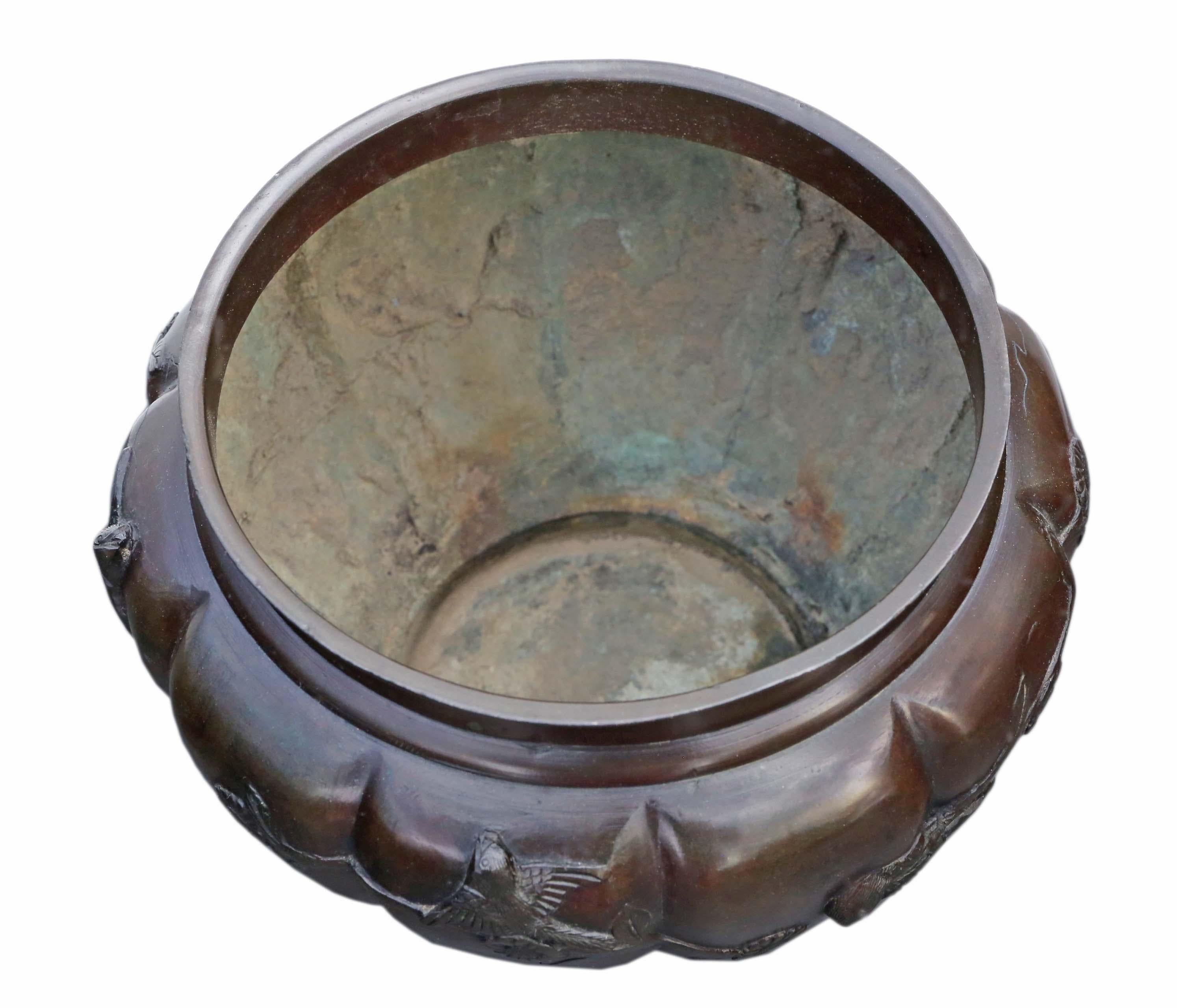 Antique large fine quality Oriental Japanese 19th Century bronze Jardinière bowl For Sale 1