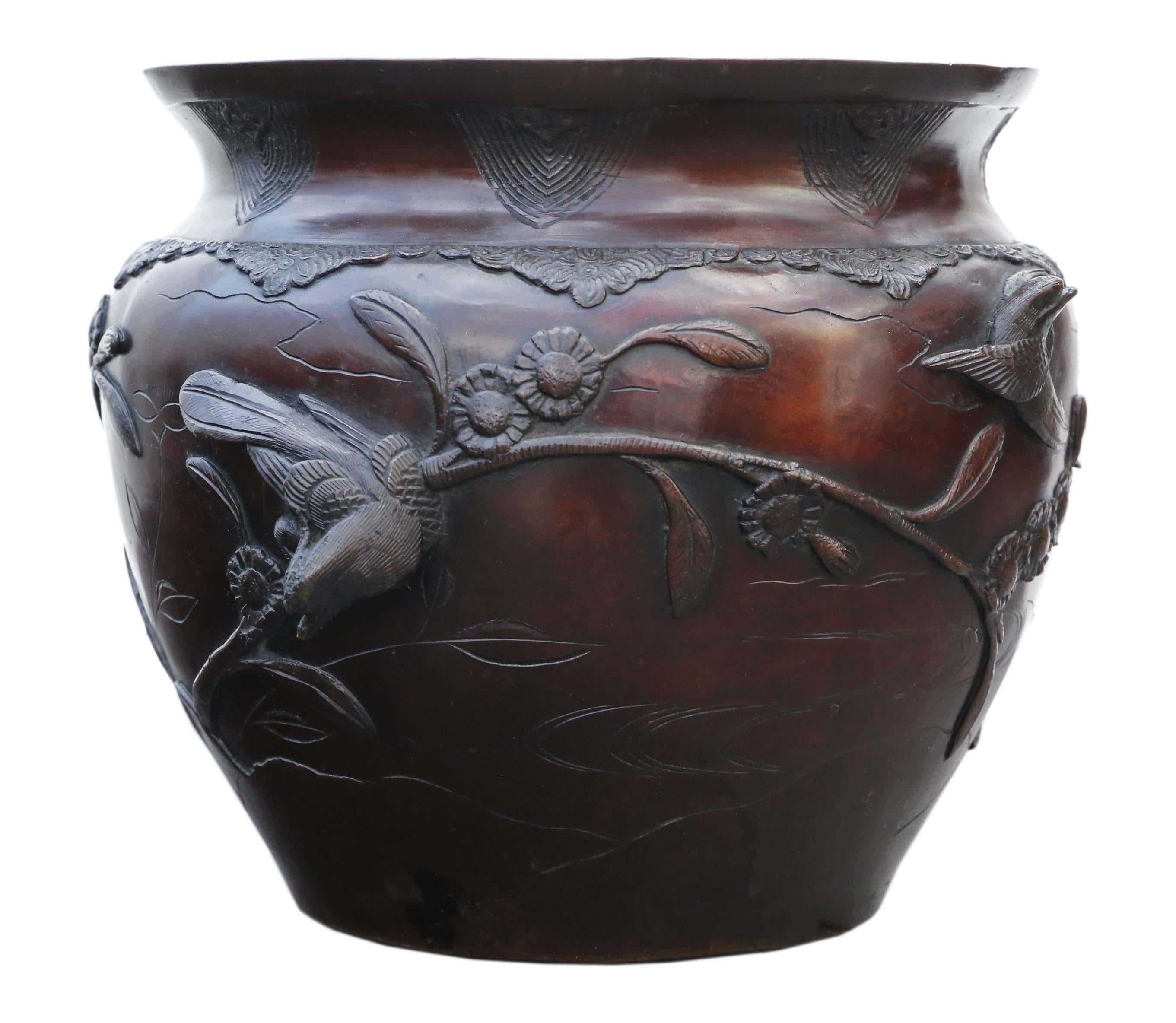 Antique large fine quality Oriental Japanese bronze Jardinière planter bowl censor Meiji Period 19th Century.

Would look amazing in the right location and make a fabulous centre piece. Great colour and patina.

Overall maximum dimensions: 26cm