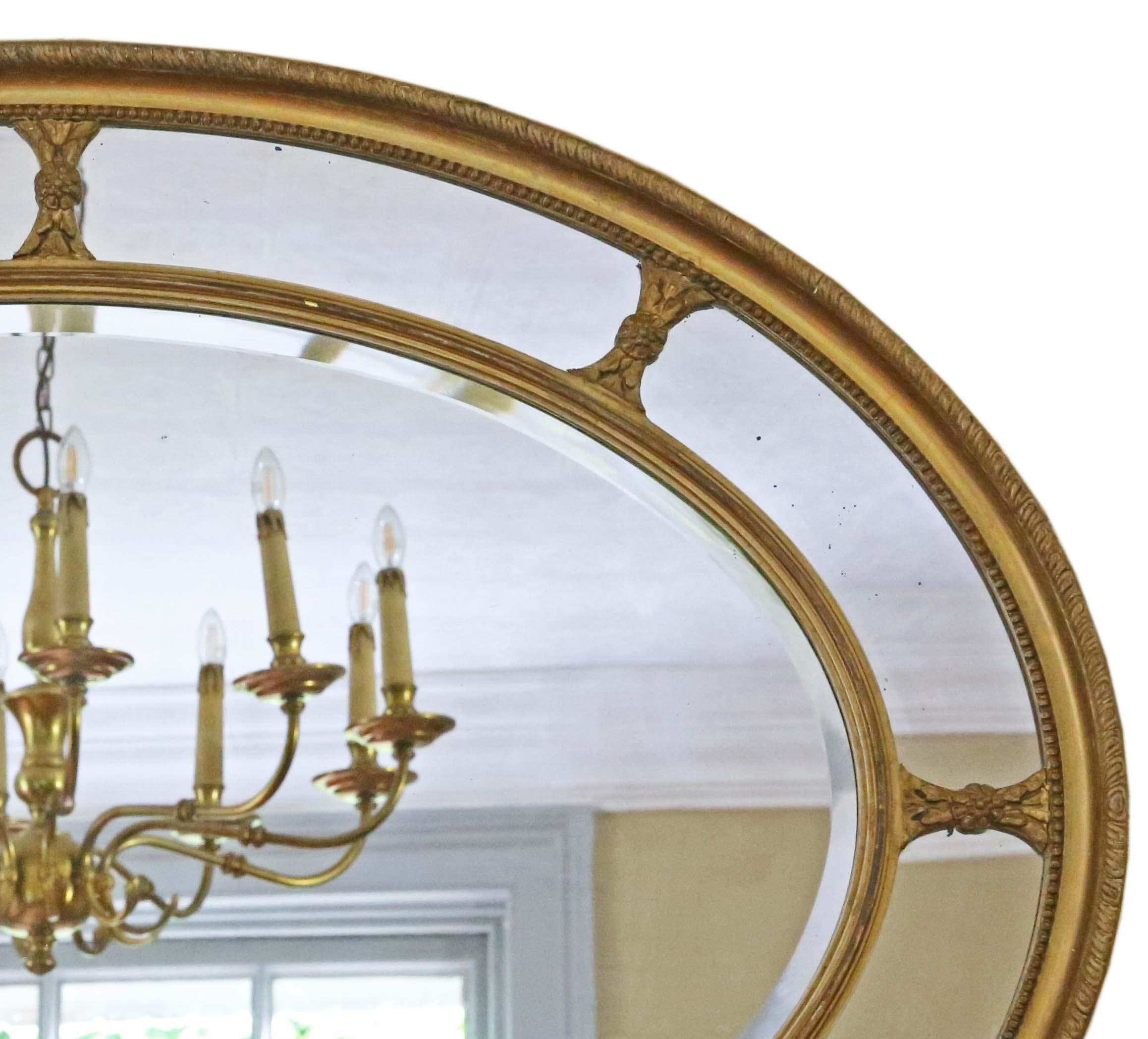 XIXe siècle Antique grand miroir mural ovale doré à coussin surmonté d'un manteau de qualité supérieure 19ème siècle en vente