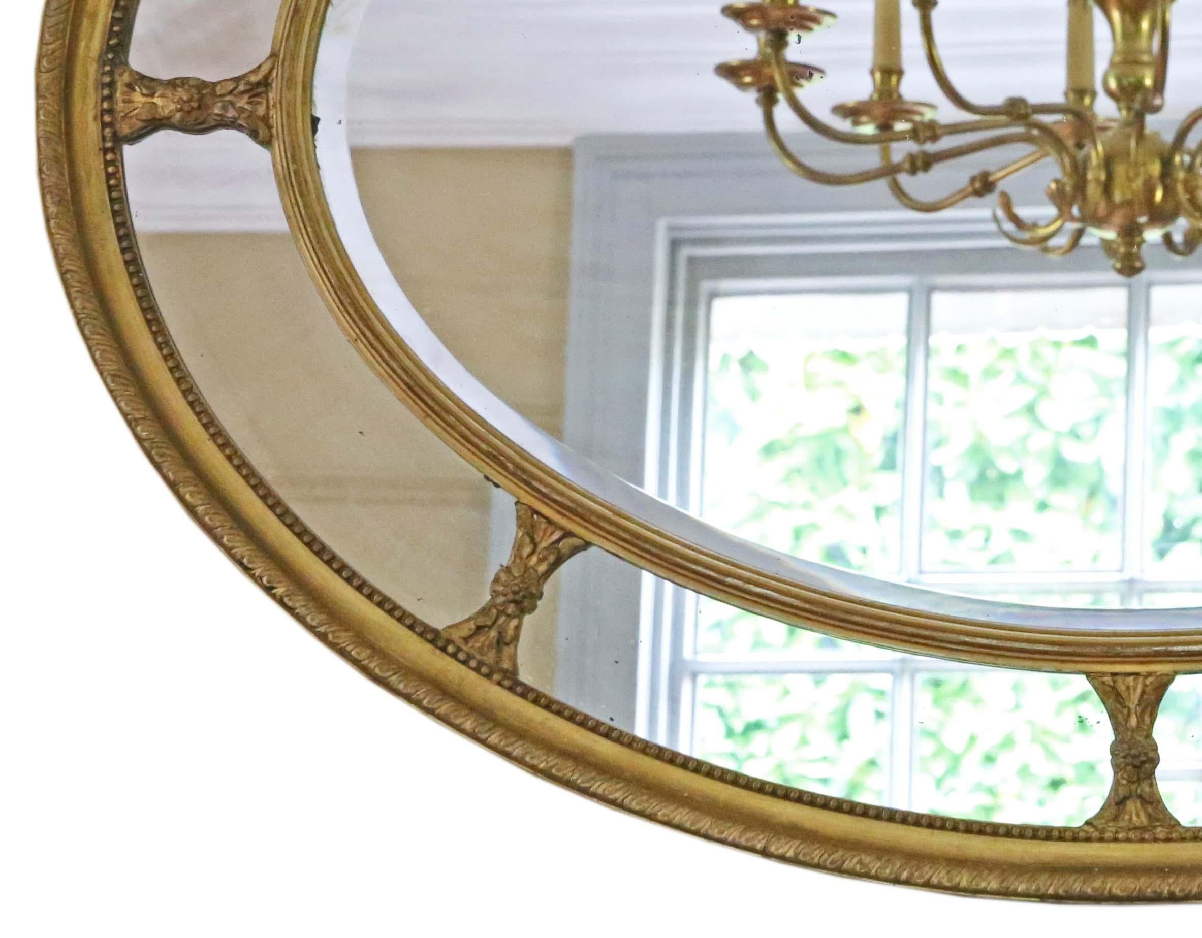 Antique grand miroir mural ovale doré à coussin surmonté d'un manteau de qualité supérieure 19ème siècle en vente 1