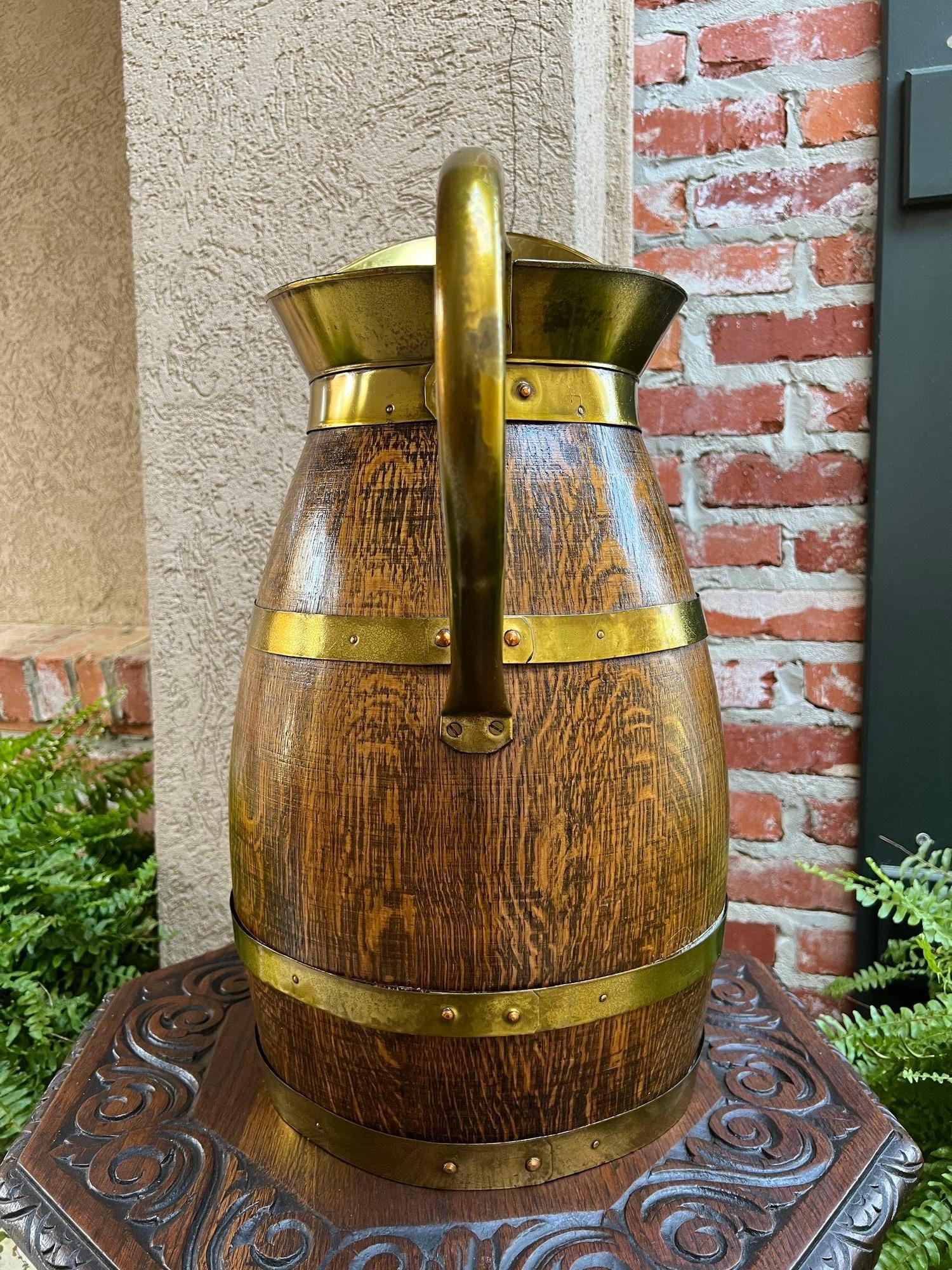 Antique Large French Country Oak Pitcher Brass Band Wine Barrel Umbrella Stand In Good Condition For Sale In Shreveport, LA