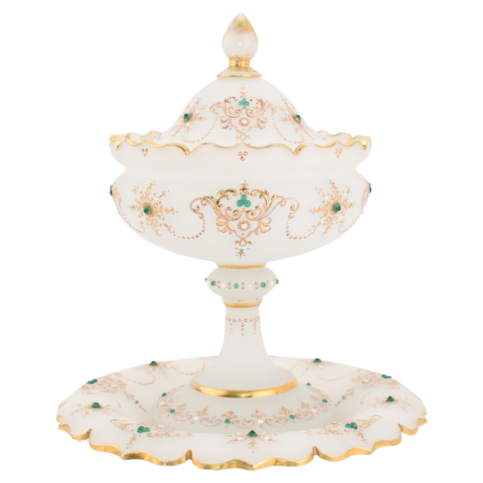Dorato Antique French Opaline Milk Bowl, grande centrotavola in vetro dorato, XIX secolo in vendita