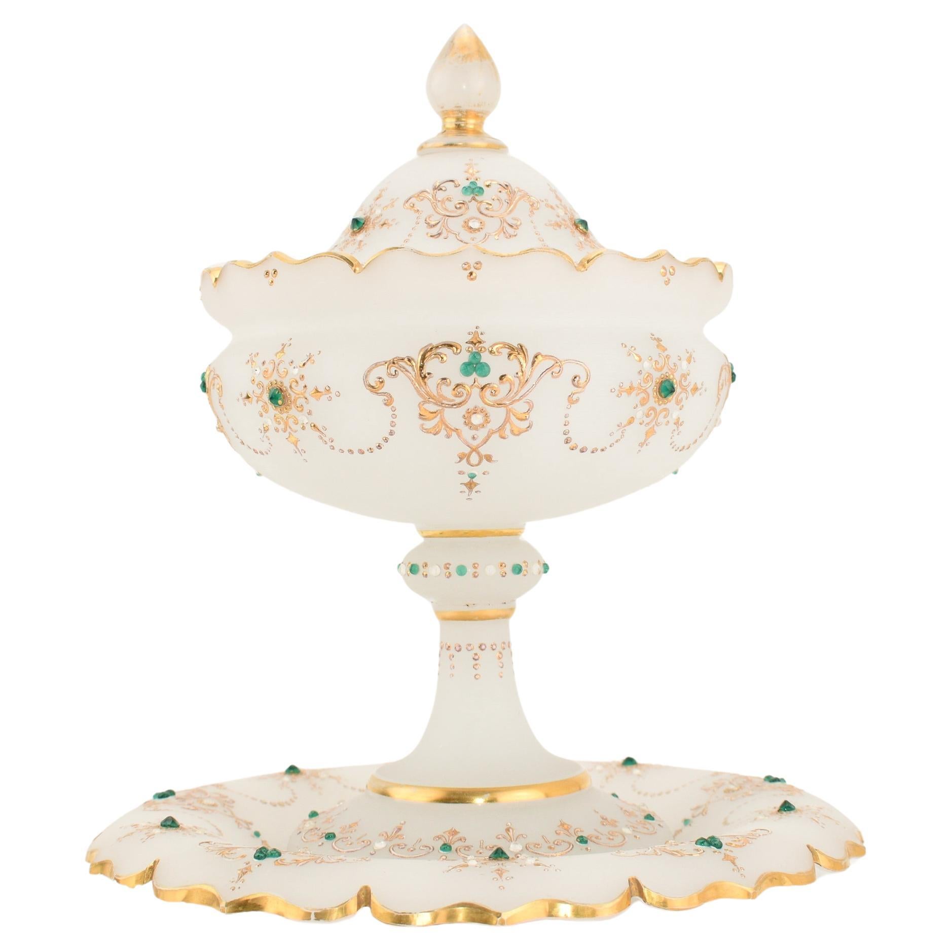 Antique French Opaline Milk Bowl, grande centrotavola in vetro dorato, XIX secolo In condizioni buone in vendita a Rostock, MV