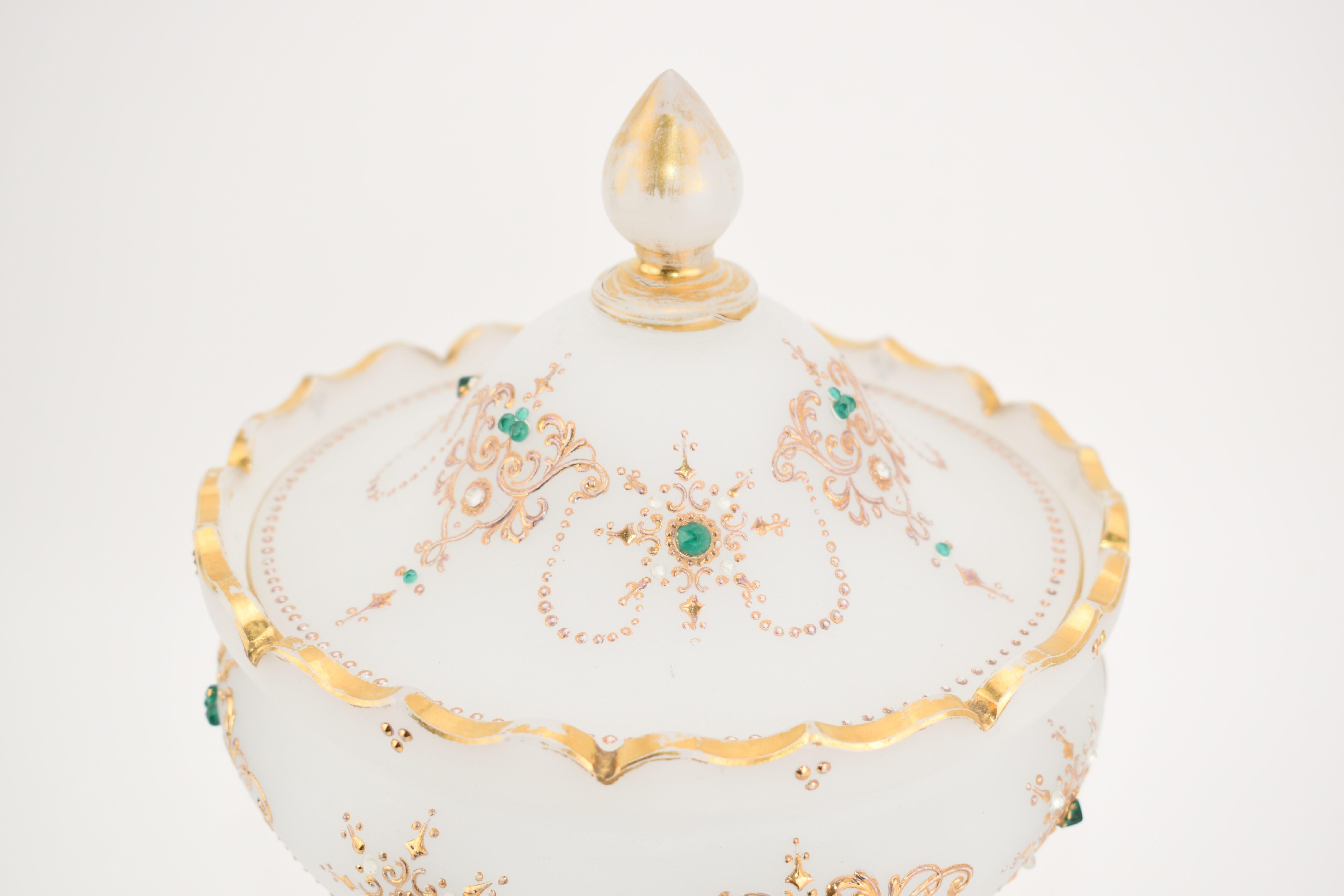 Antique French Opaline Milk Bowl, grande centrotavola in vetro dorato, XIX secolo in vendita 4