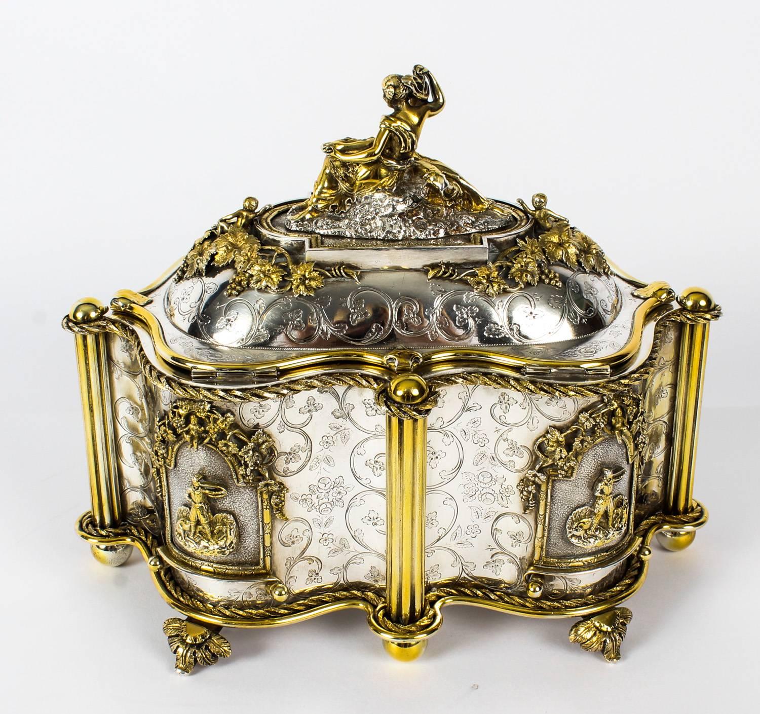 Antique Large French Gold and Silver Plated Oval Casket 19th Century 6