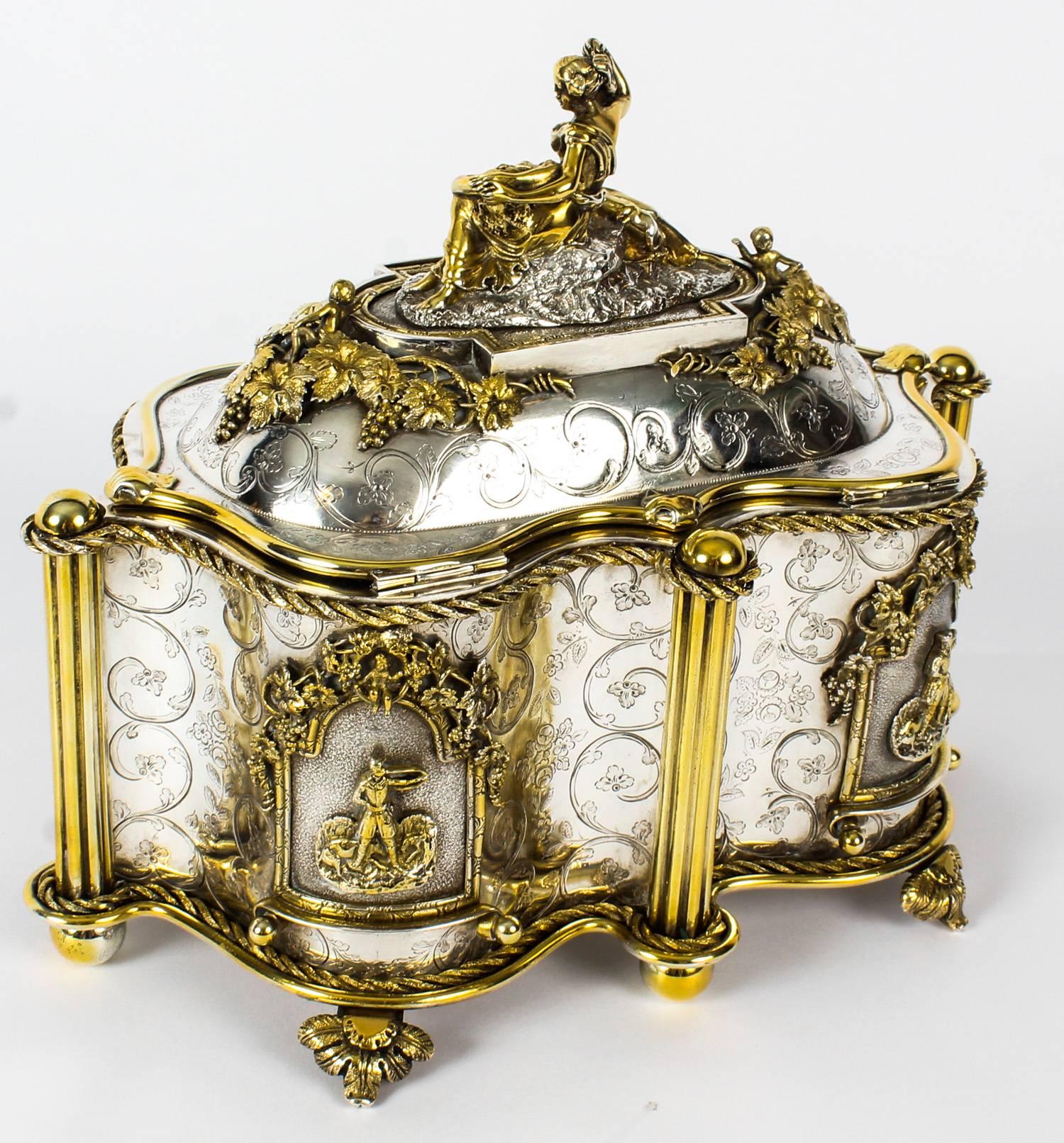 Antique Large French Gold and Silver Plated Oval Casket 19th Century 7