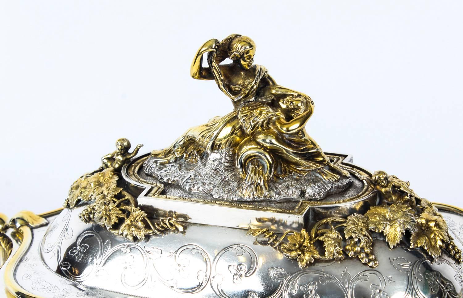 Antique Large French Gold and Silver Plated Oval Casket 19th Century In Excellent Condition In London, GB