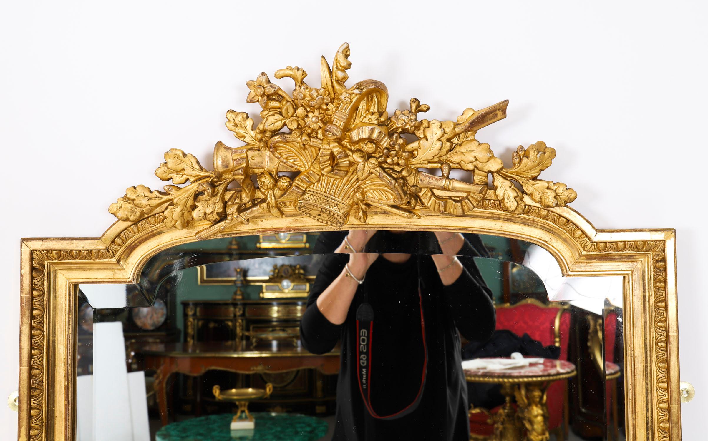 Miroir Antique Grand miroir d'embarcadère en bois doré de style Louis XVI français 19ème siècle en vente