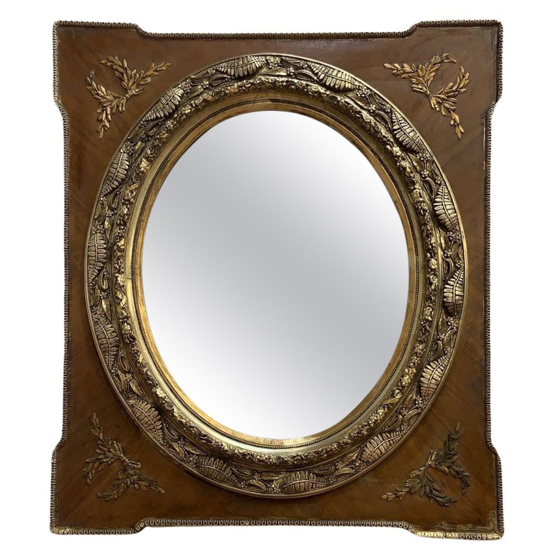 Antique Grand miroir mural français Napoléon III à médaillon en bois doré et ciselé