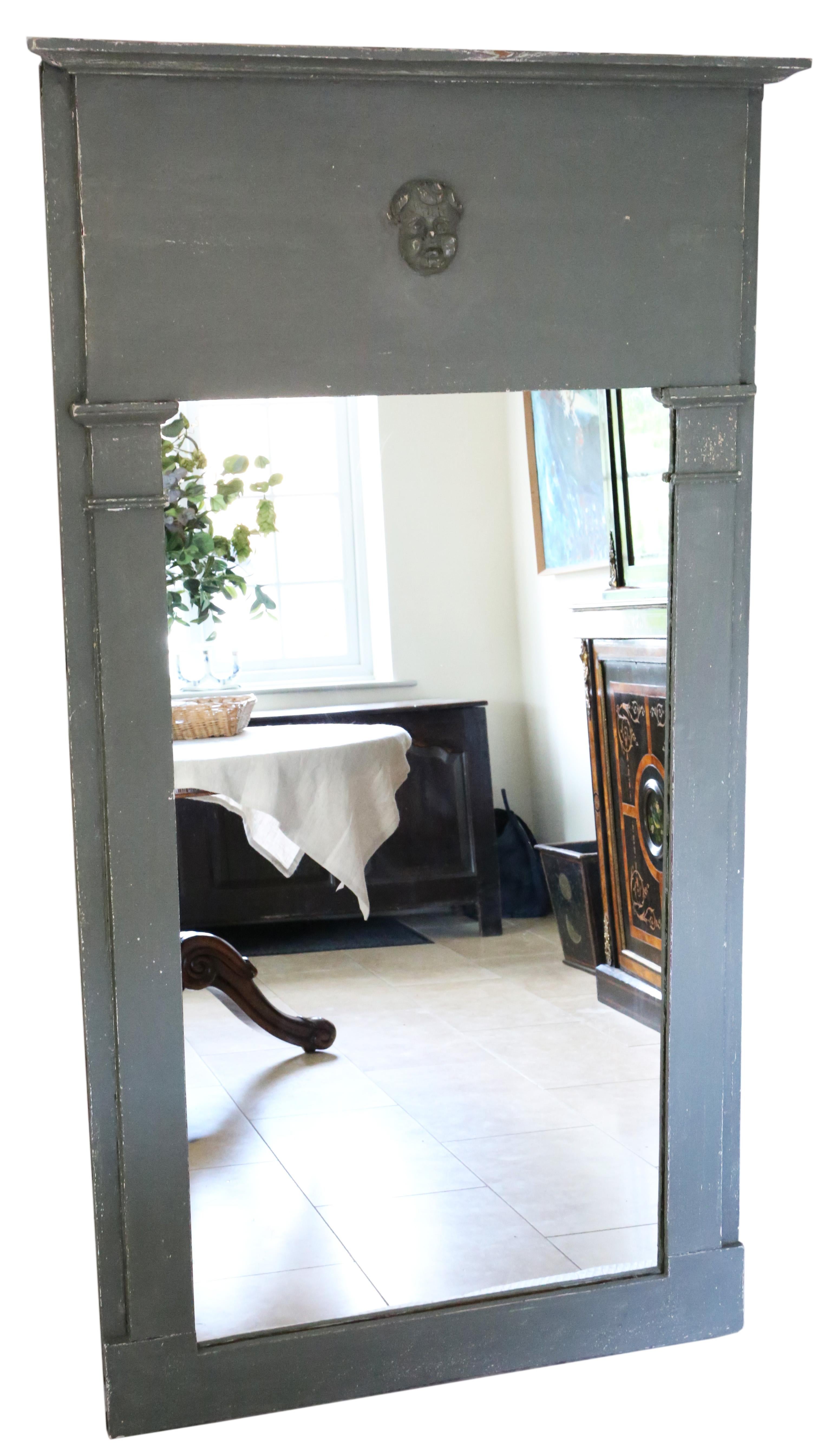 Antiker großer französischer Chateau Overmantle Wandspiegel 18/frühes 19. Jahrhundert - Hochwertiges Design.

Dieser Spiegel besticht durch sein auffälliges Design, das jeden geeigneten Raum aufwertet.

Das verspiegelte Glas ist in sehr gutem