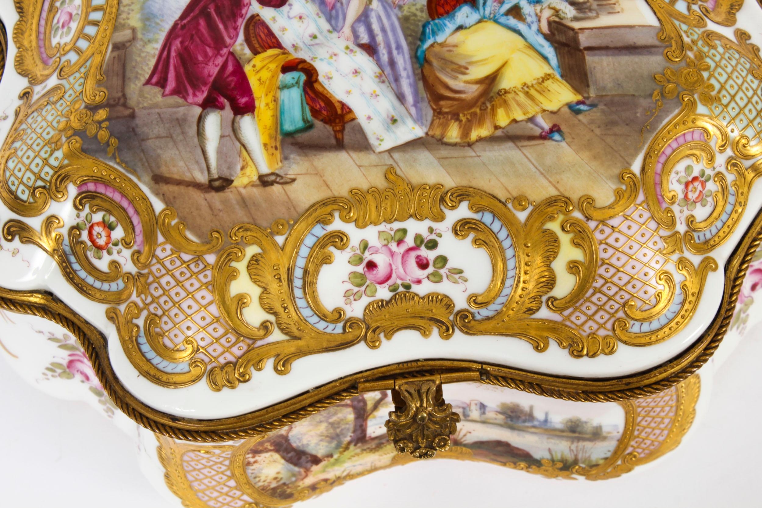 Antique Large French Sevres Porcelain Casket 19th Century For Sale 6